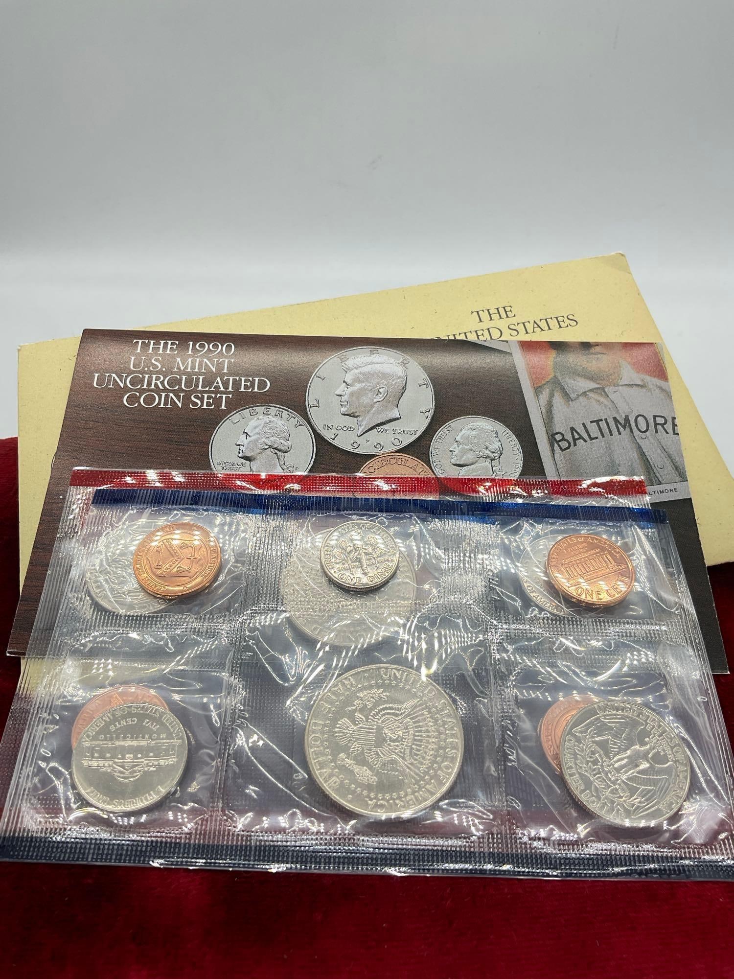 US 1985 Proof set, 1990 Mint set and 2007 Proof President set - 5