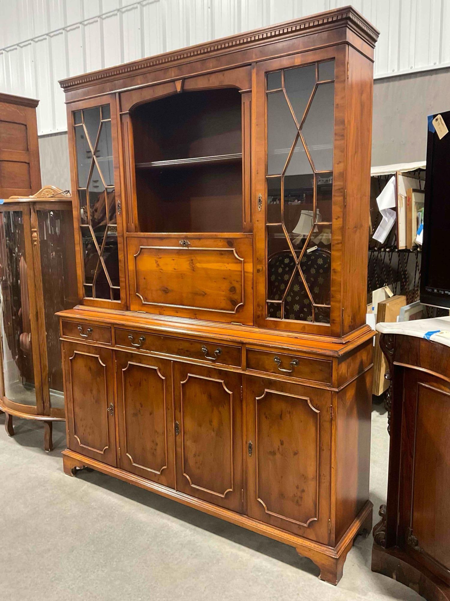 Vintage English Style Yew? Wood Breakfront Display Cabinet Bookcase. Excellent Condition. - 2