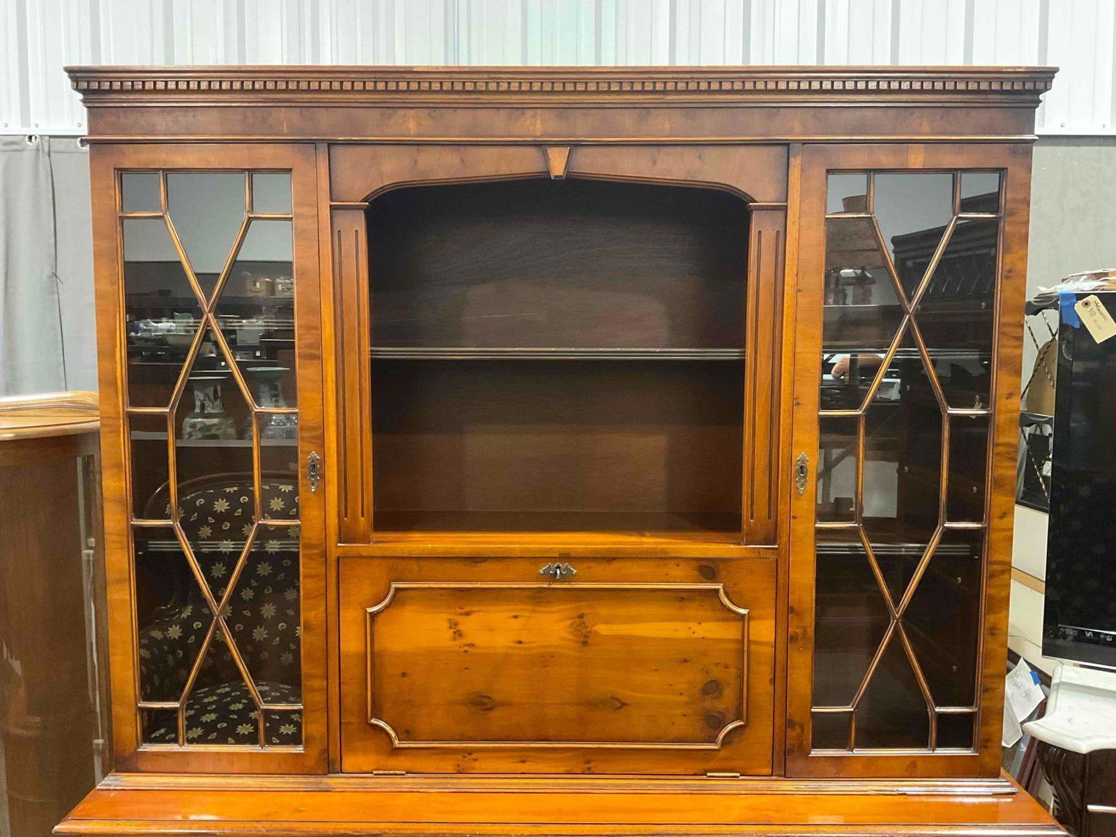 Vintage English Style Yew? Wood Breakfront Display Cabinet Bookcase. Excellent Condition. - 4