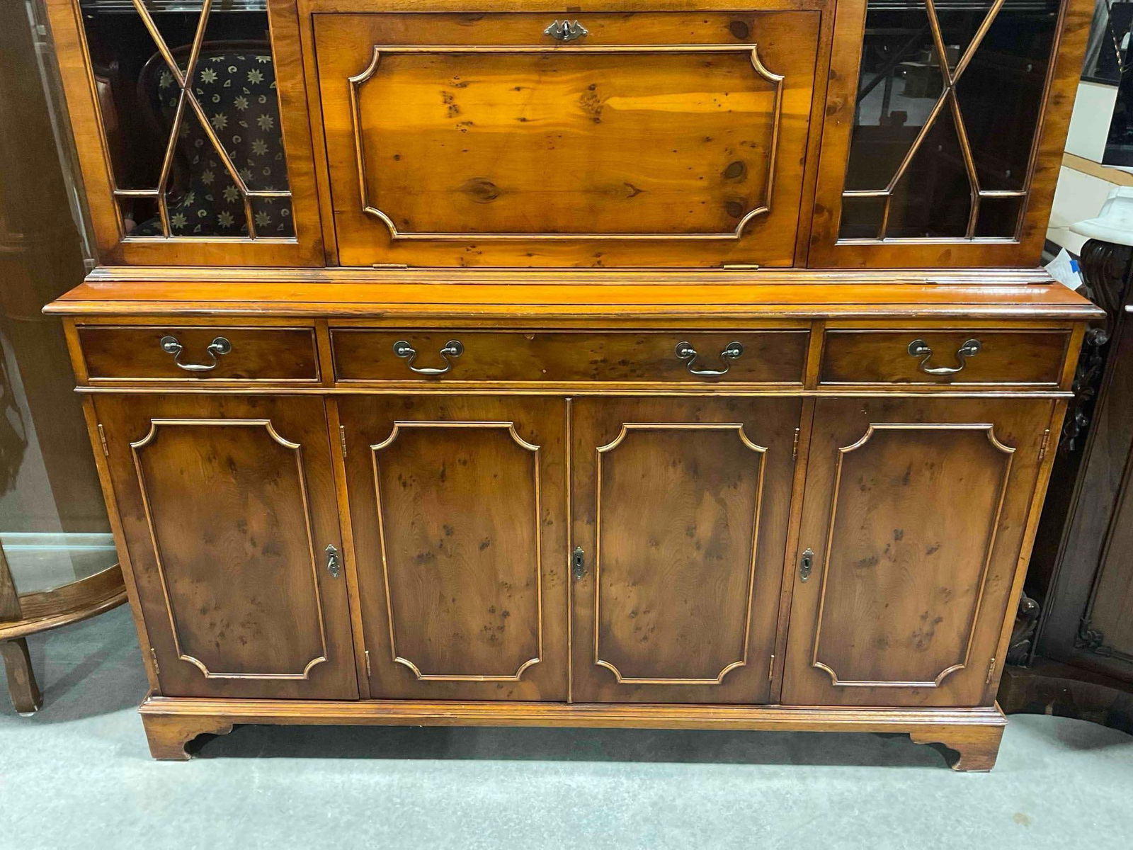 Vintage English Style Yew? Wood Breakfront Display Cabinet Bookcase. Excellent Condition. - 5