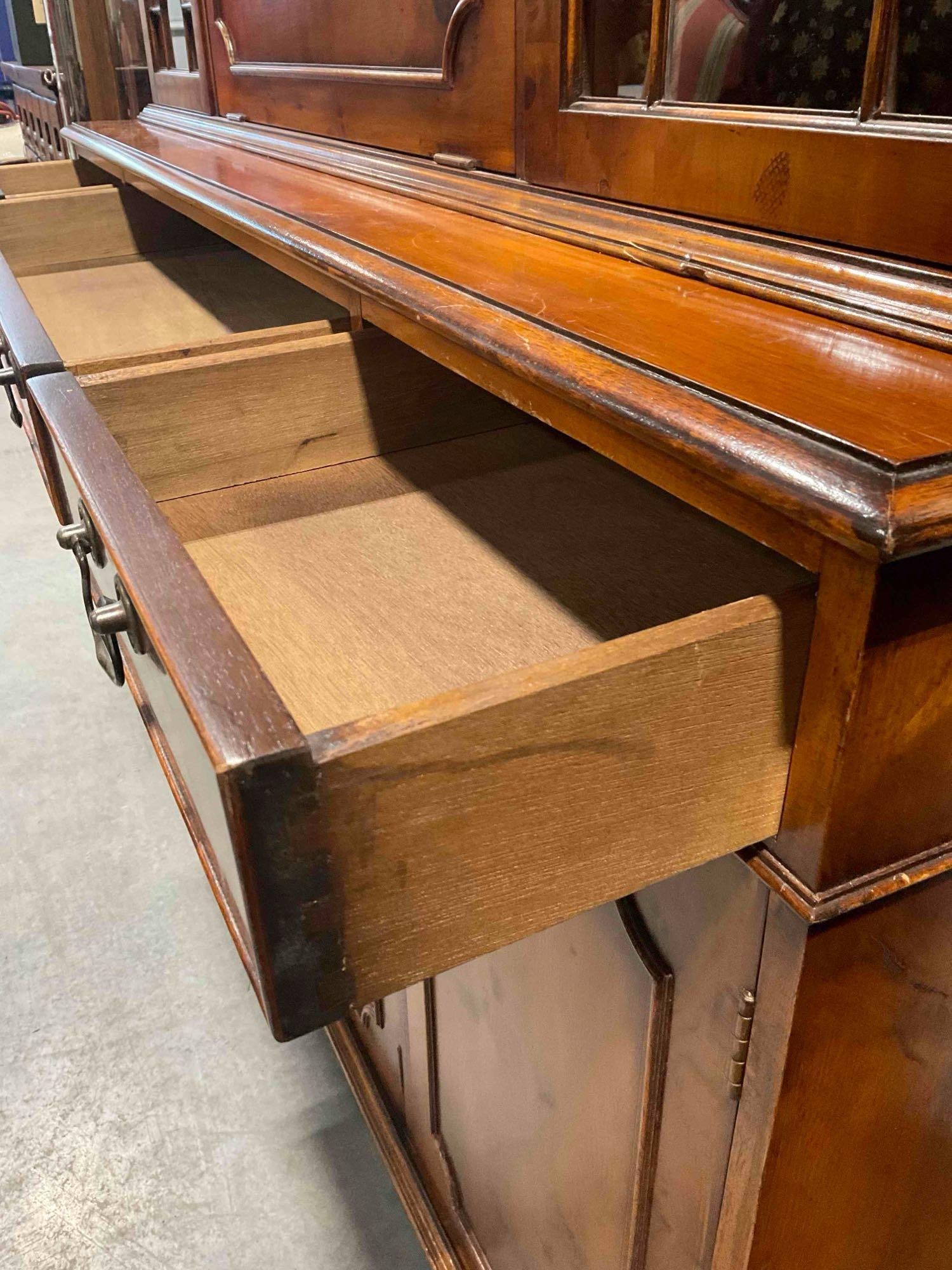 Vintage English Style Yew? Wood Breakfront Display Cabinet Bookcase. Excellent Condition. - 8