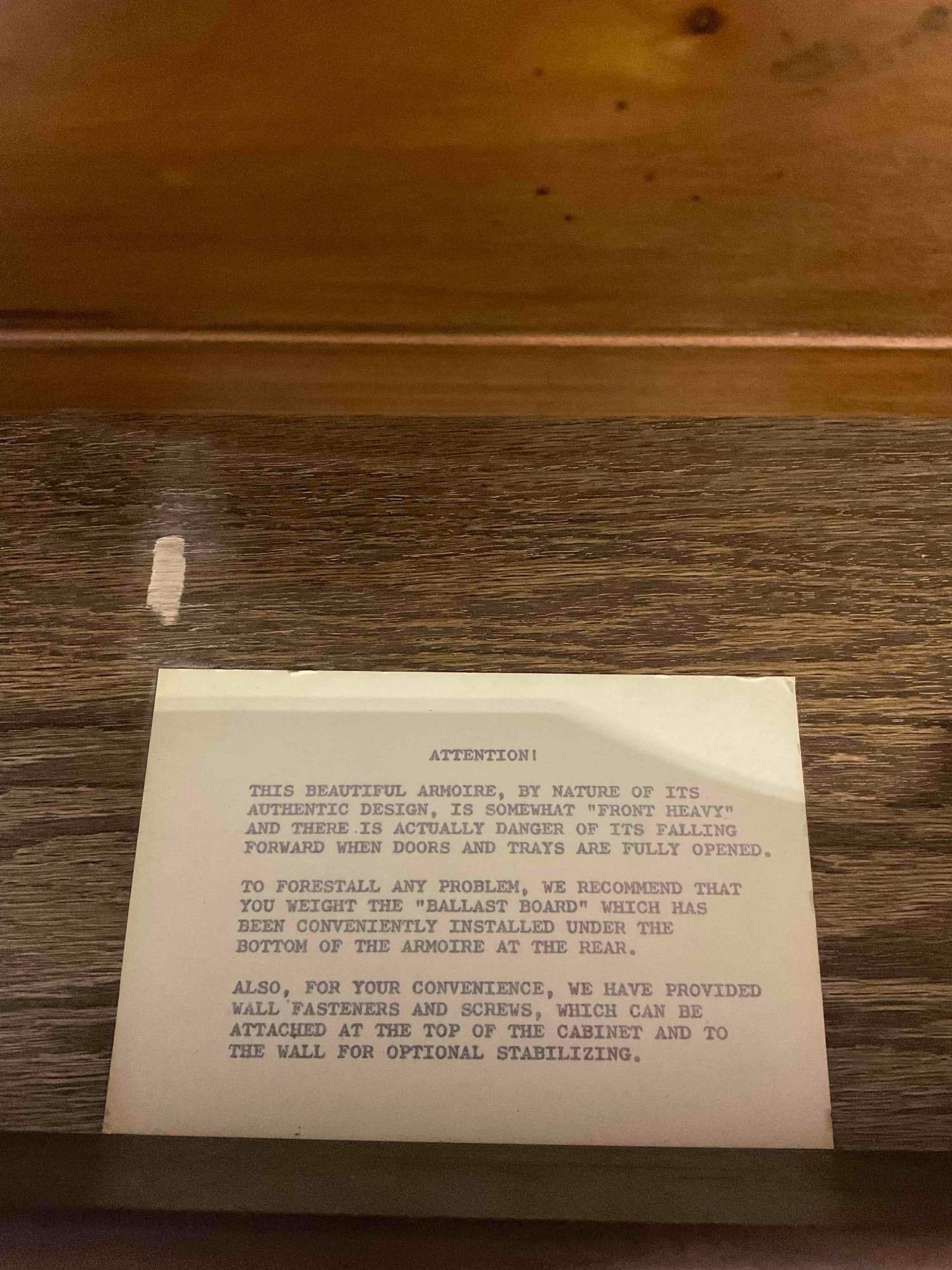 Gorgeous Vintage French Provincial Style Carved Wood Bonnetiere Armoire. Excellent Condition. - 7