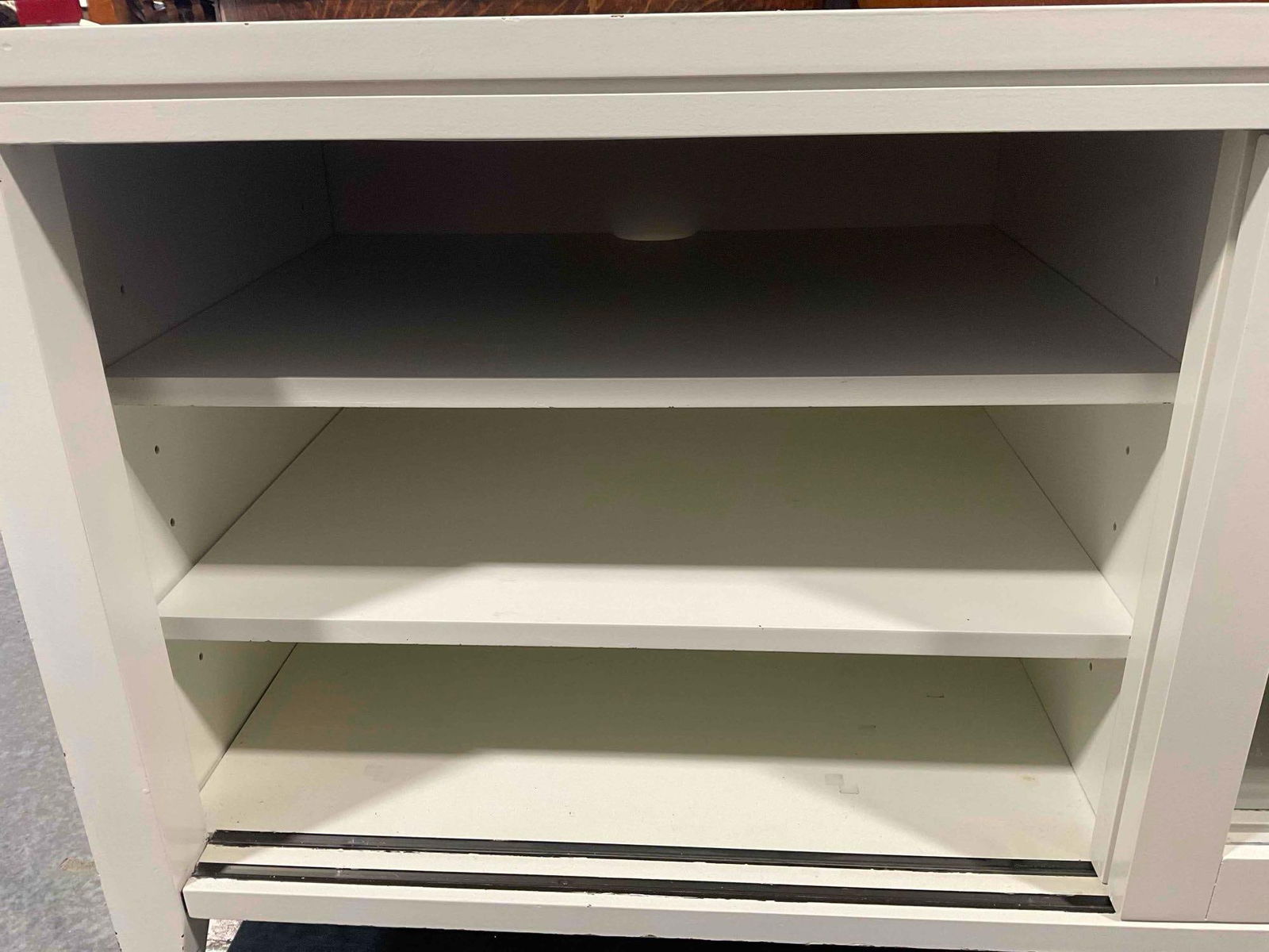 White Painted Wood Media Console Table w/ Sliding Glass Doors & Adjustable Shelves. See pics. - 5