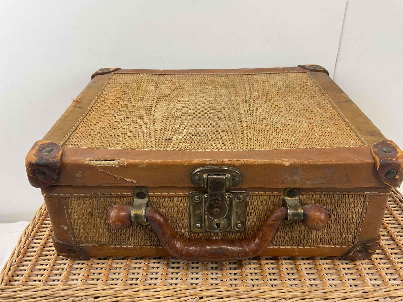 2 pcs Vintage Woven Cases, incl. Valise Style Wicker Picnic Basket & Suitcase. Very Good Cond. - 4