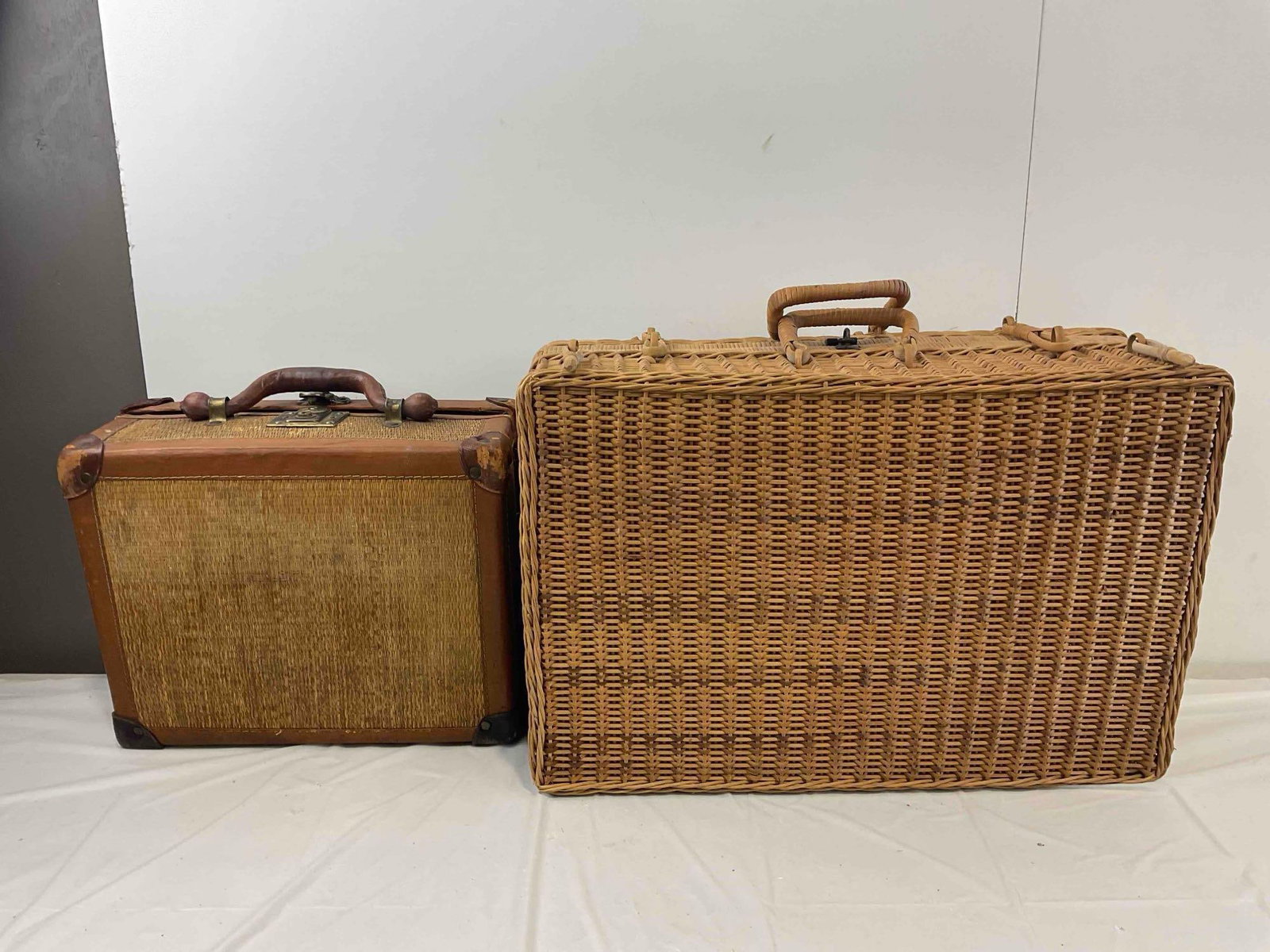 2 pcs Vintage Woven Cases, incl. Valise Style Wicker Picnic Basket & Suitcase. Very Good Cond. - 8