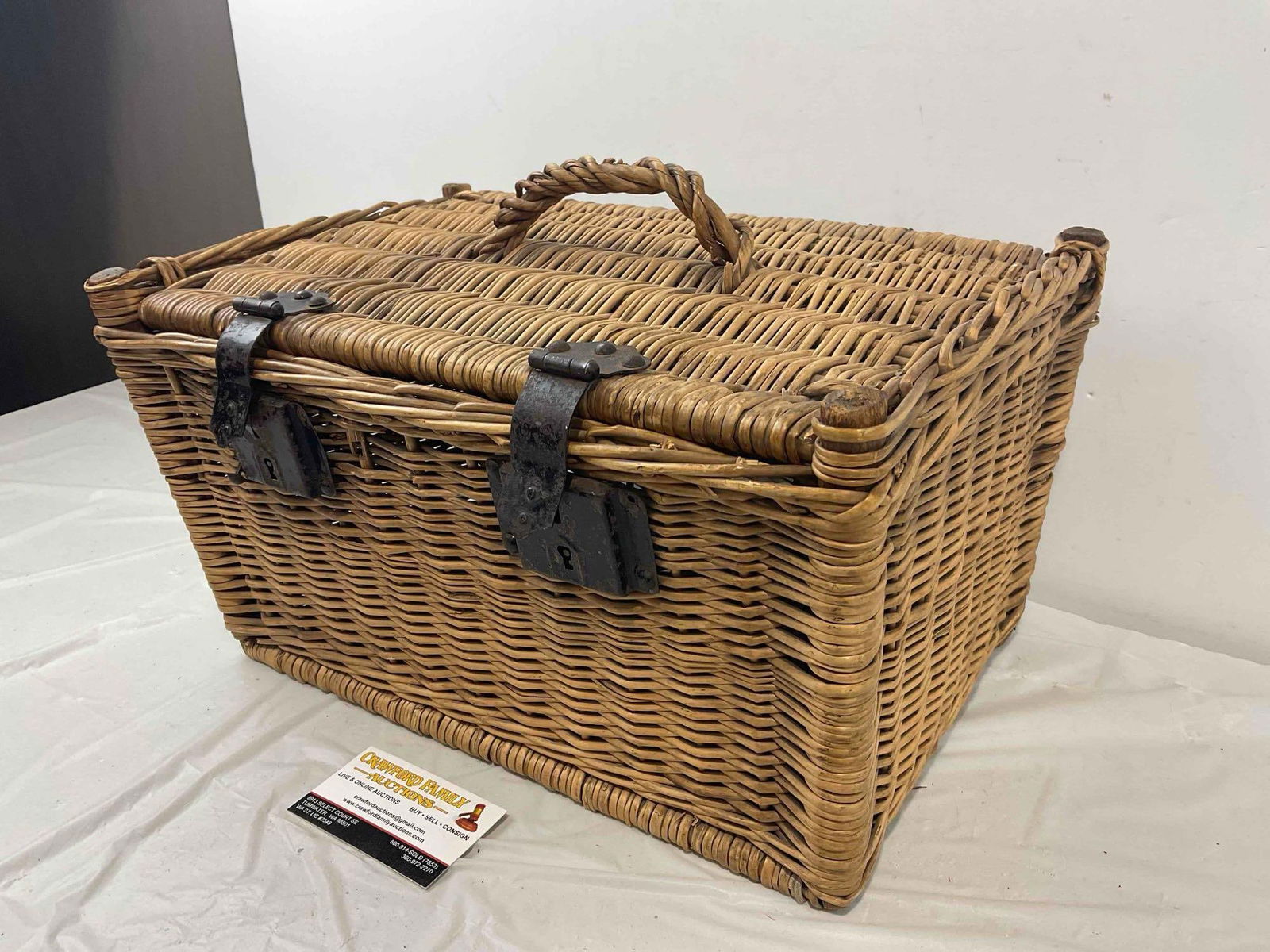 Vintage Woven Wicker Picnic Basket w/ Great Construction. Measures 16" x 11" x 10" See pics. - 2