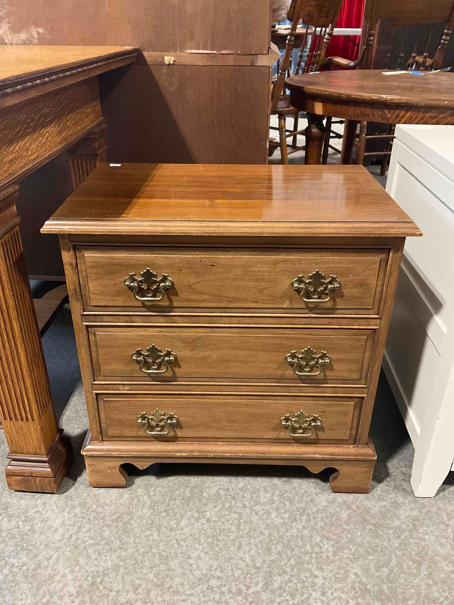Vintage Petite Pennsylvania House 3-Drawer Mahogany? Wood Finish Dresser. Excellent Condition.: Vintage Petite Pennsylvania House 3-Drawer Mahogany? Wood Finish Dresser. Excellent Condition. Measures 22" x 14" x 22" DM-5690 *Freight Required if shipped, Buyer Arranged/Responsibility* 