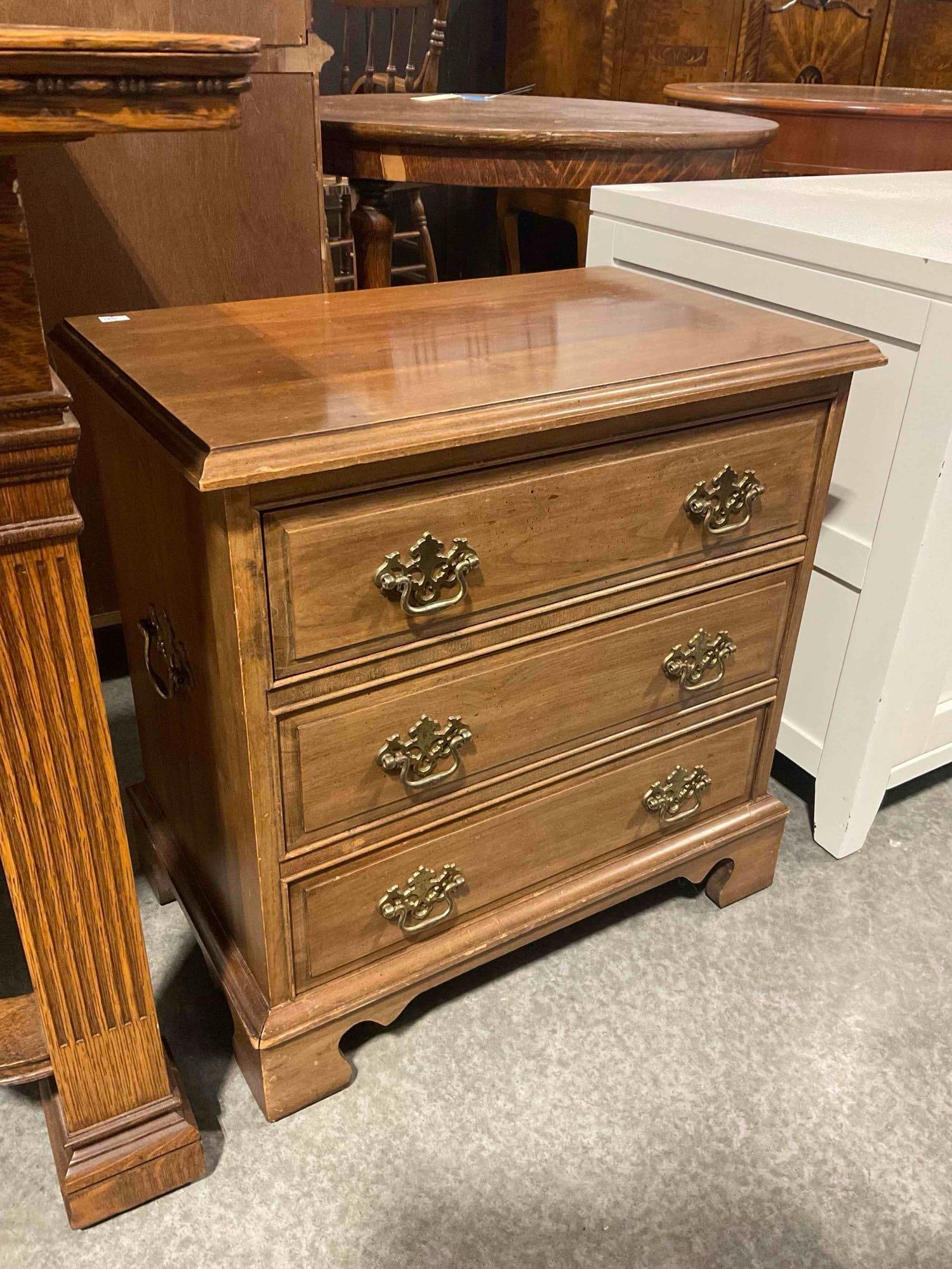 Vintage Petite Pennsylvania House 3-Drawer Mahogany? Wood Finish Dresser. Excellent Condition. - 2