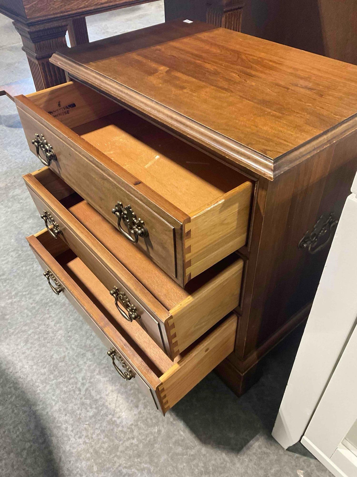 Vintage Petite Pennsylvania House 3-Drawer Mahogany? Wood Finish Dresser. Excellent Condition. - 7