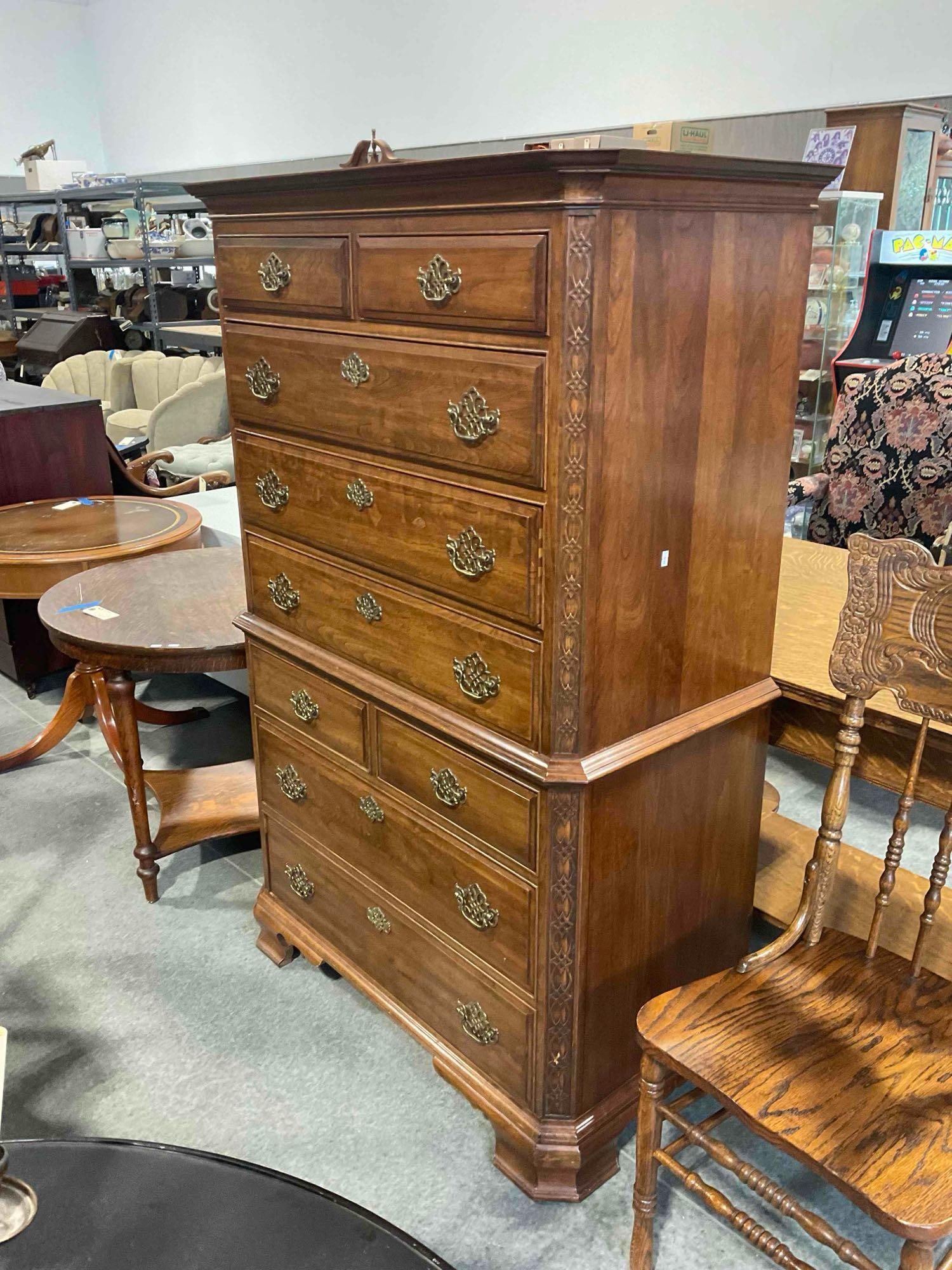 Vintage Pennsylvania House Mahogany Wood Finish 9-Drawer Dresser. Excellent Condition. - 2