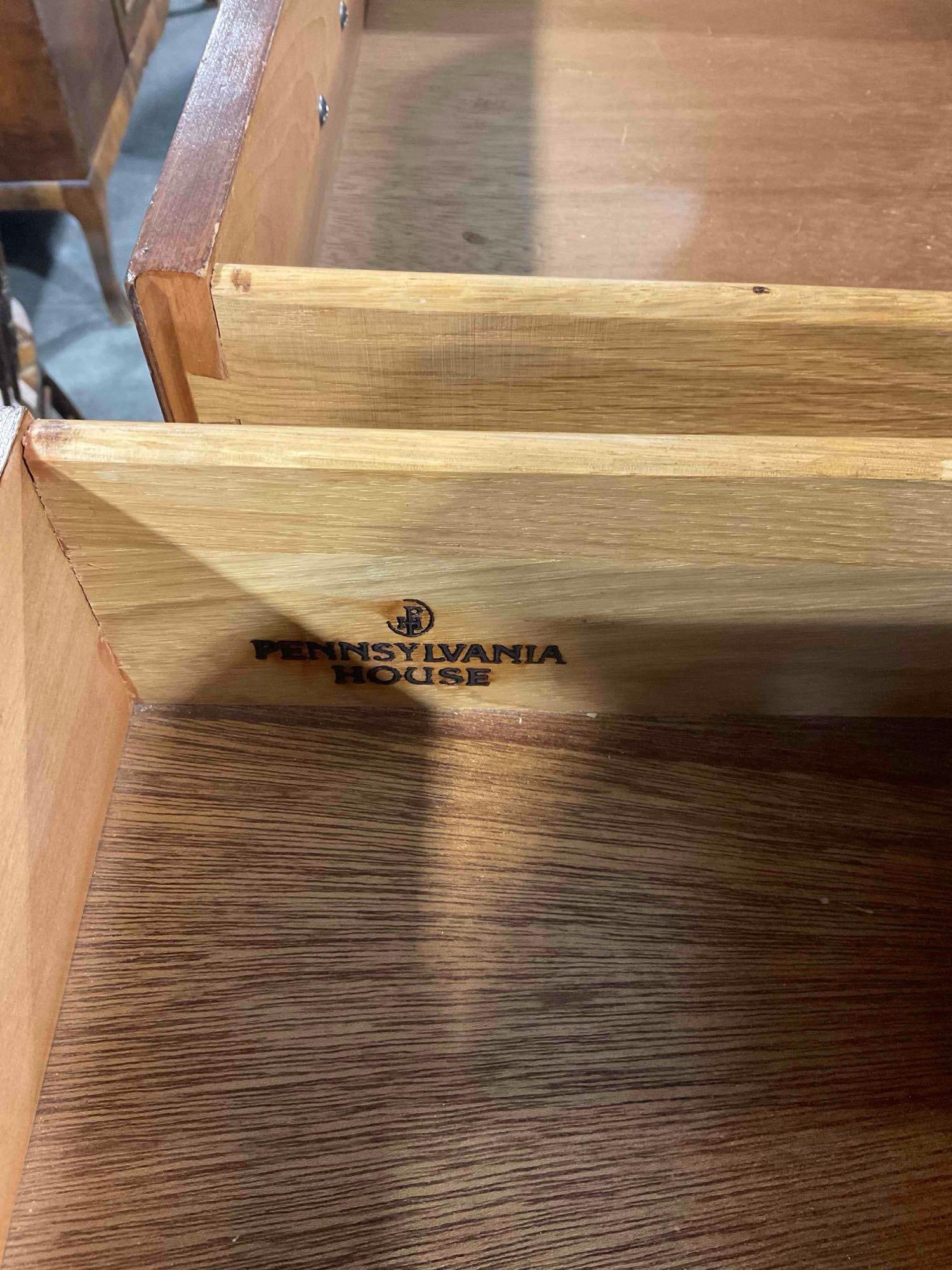 Vintage Pennsylvania House Mahogany Wood Finish 9-Drawer Dresser. Excellent Condition. - 5