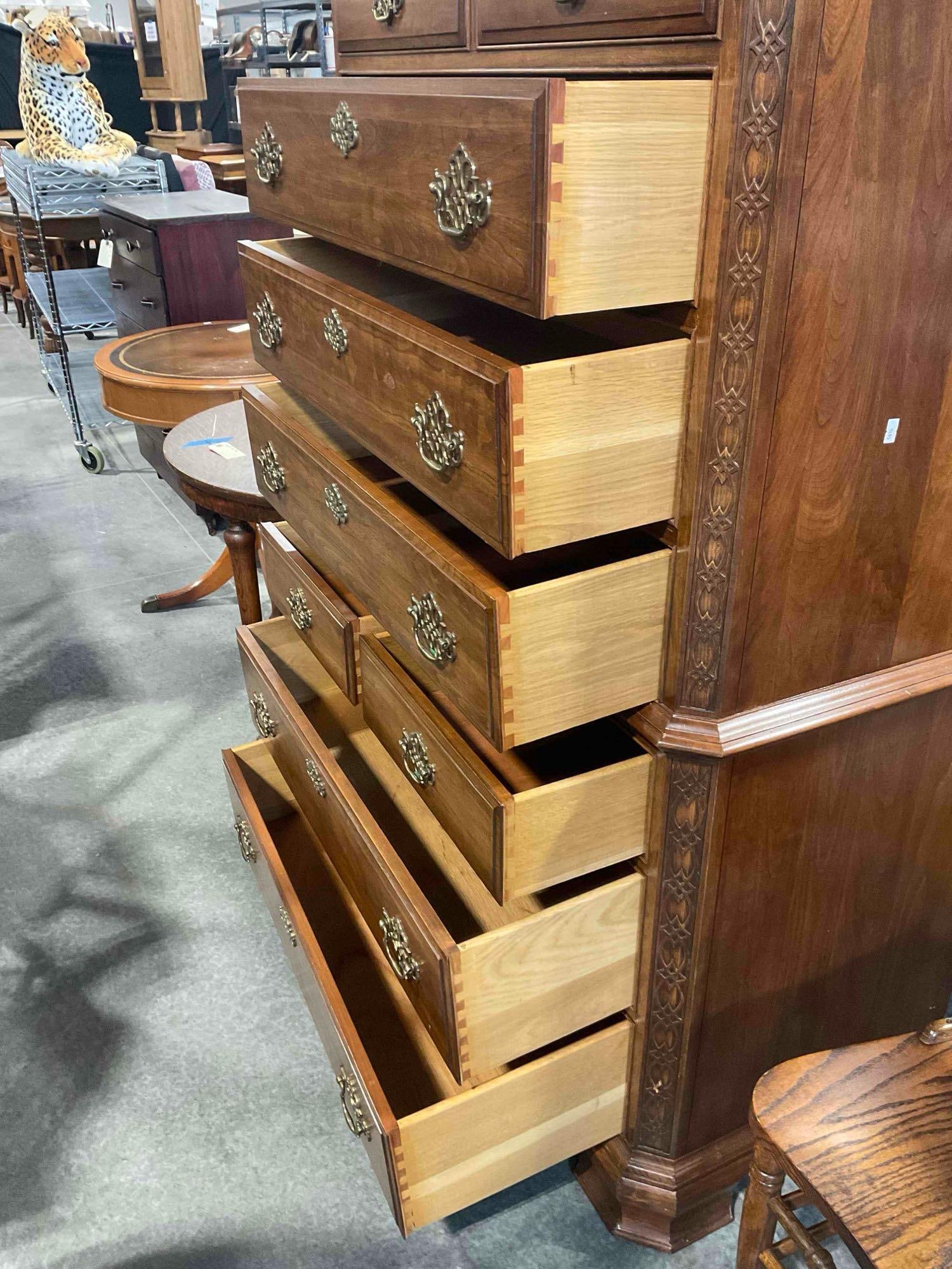 Vintage Pennsylvania House Mahogany Wood Finish 9-Drawer Dresser. Excellent Condition. - 6