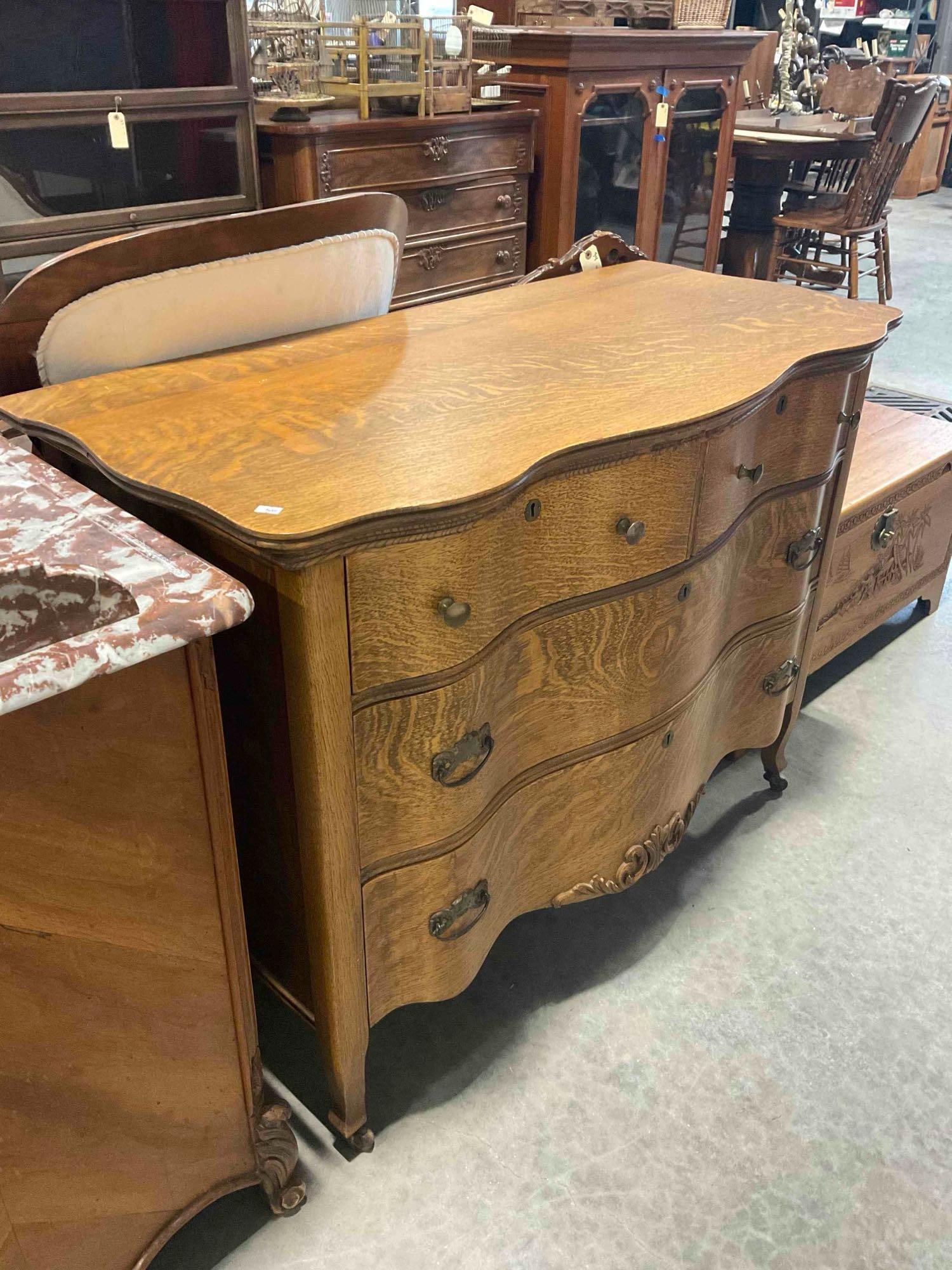 Antique Tiger Oak Wood 4-Drawer Serpentine Front Dresser. Excellent Condition. See pics. - 3