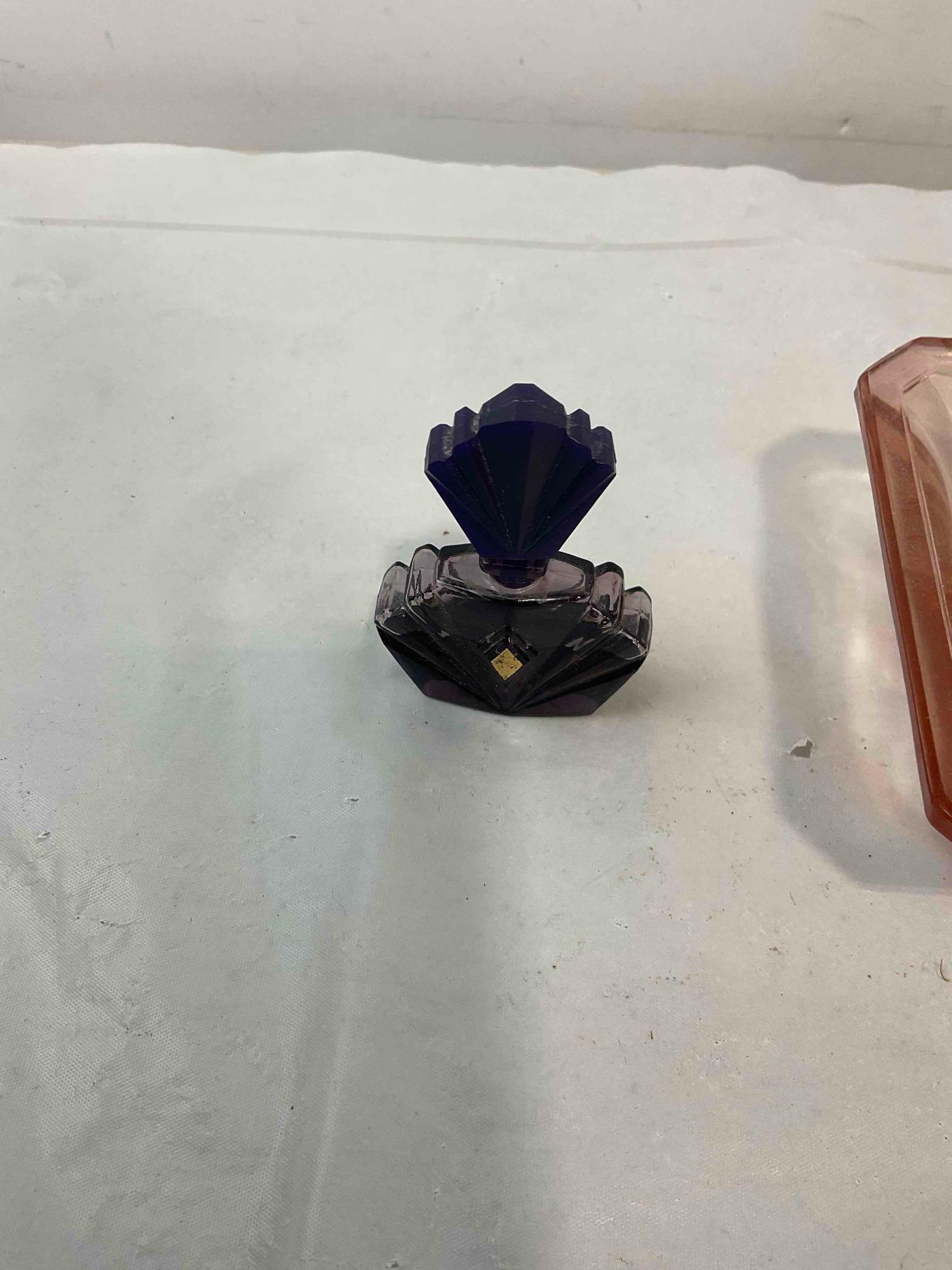 4 pcs Vintage Glass Selection, incl. Pink Depression Glass Tray & Perfume Atomizer. See pics. - 7