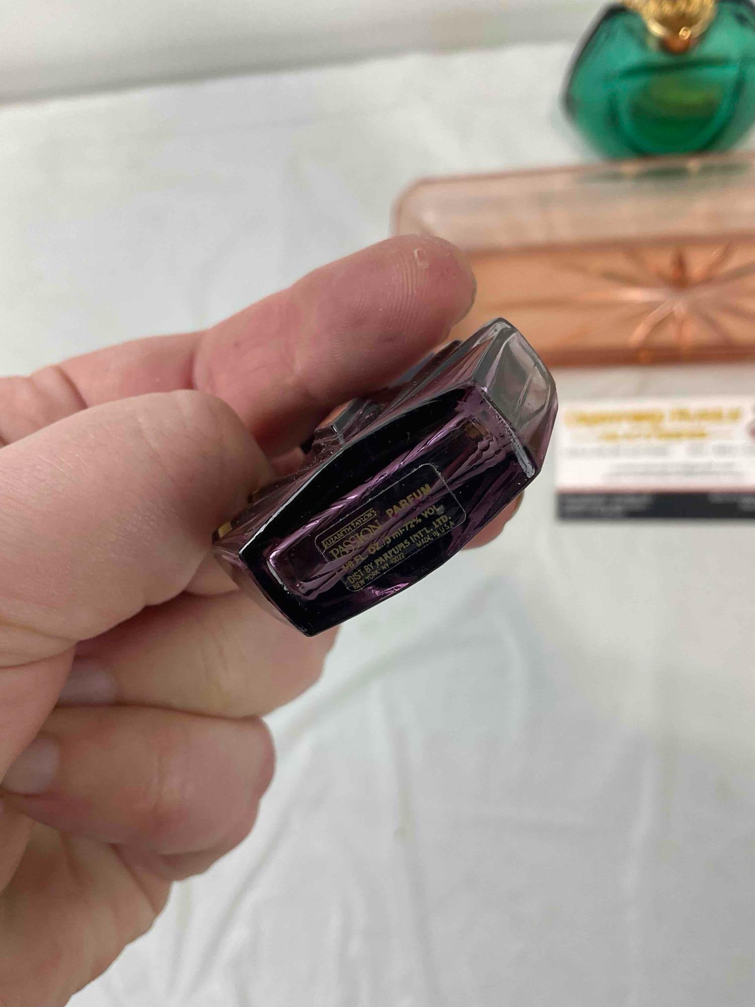 4 pcs Vintage Glass Selection, incl. Pink Depression Glass Tray & Perfume Atomizer. See pics. - 8