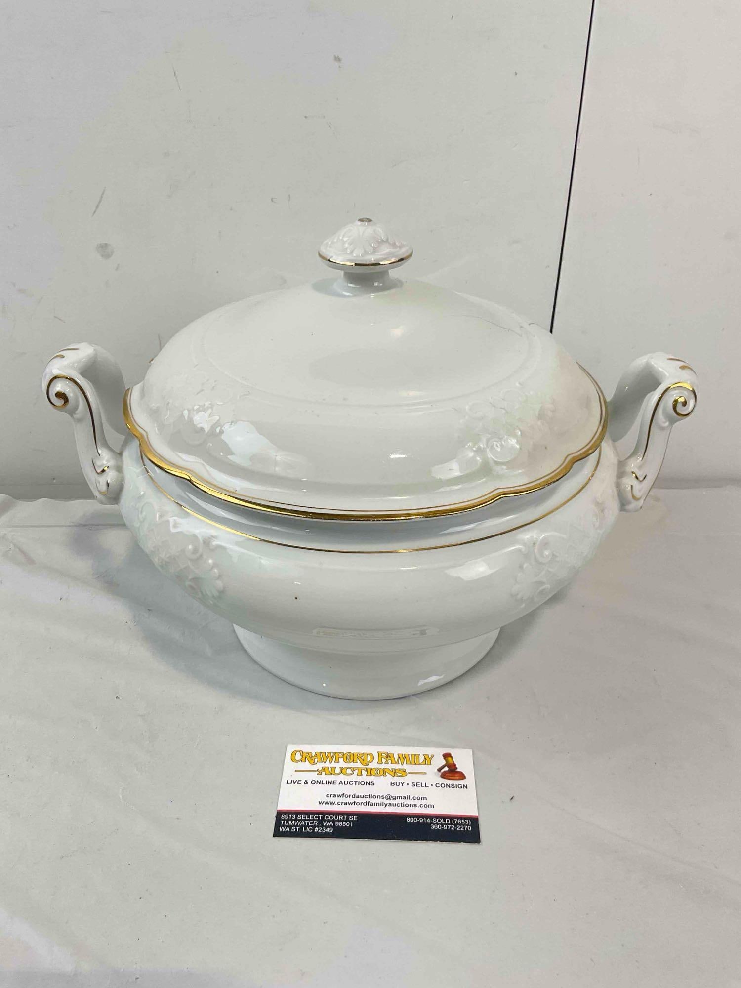 Vintage White & Gold Glazed Ceramic Soup Tureen. Excellent Condition. See pics.: Vintage White & Gold Glazed Ceramic Soup Tureen. Excellent Condition. No spoon, condition is otherwise excellent. No hallmark, unsure of maker. Measures 13" x 11" x 10" DM-5520