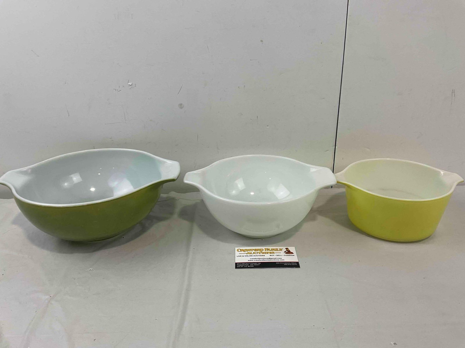 3 pcs Vintage Pyrex Glass Mixing Bowls in Yellow, Green & Milk Glass White. Very Good Condition.: 3 pcs Vintage Pyrex Glass Mixing Bowls in Yellow, Green & Milk Glass White. Very Good Condition. May be Cinderella model? Charming. Minor wear indicative of age and use, condition is otherwise