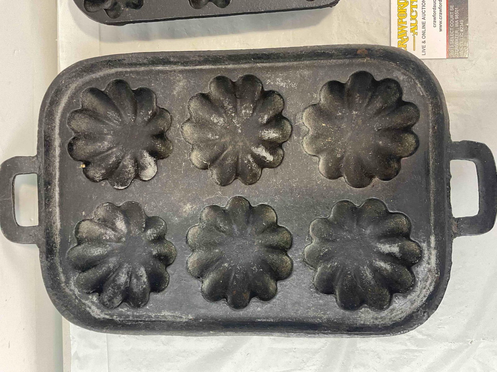 2 pcs Vintage Cast Iron Turk's Head Cornbread Muffin Pan, 1x Emig. Excellent Condition. See pics. - 4