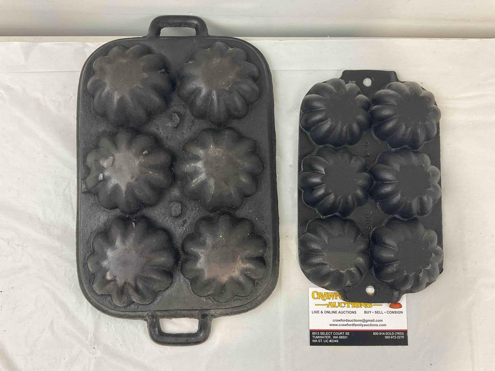 2 pcs Vintage Cast Iron Turk's Head Cornbread Muffin Pan, 1x Emig. Excellent Condition. See pics. - 6