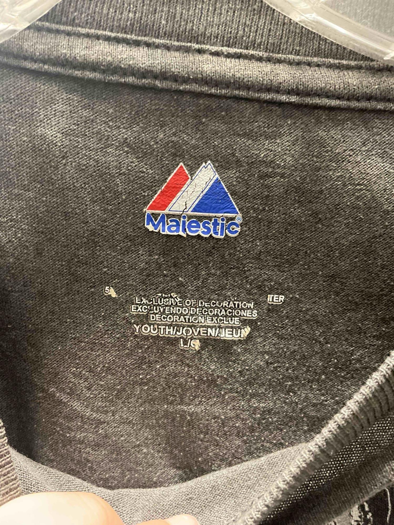 3 pcs Sports Shirts, incl. Air Jordan Graphic Tee Size M & Fruit of the Loom Kobe Bryant Size XL. - 5