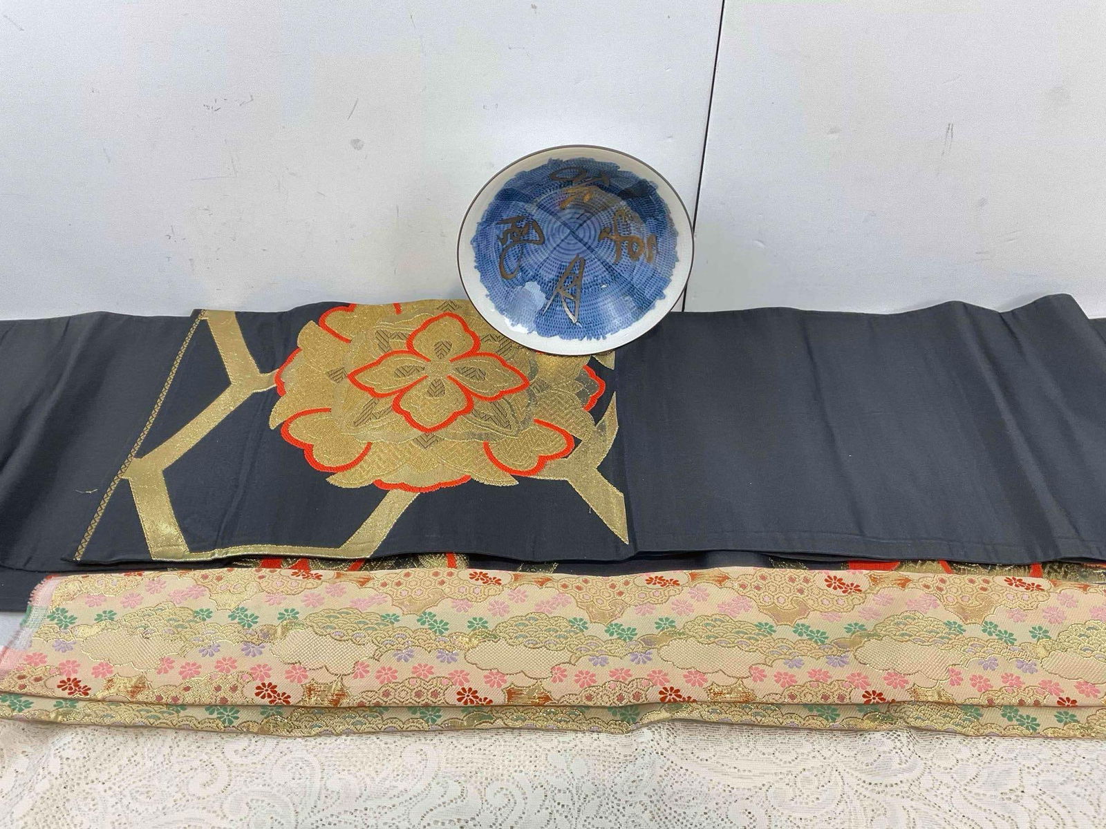 4 pcs Decorative Collection, incl. Japanese Ceramic Bowl, 2x Japanese Textiles & More! See pics. - 3