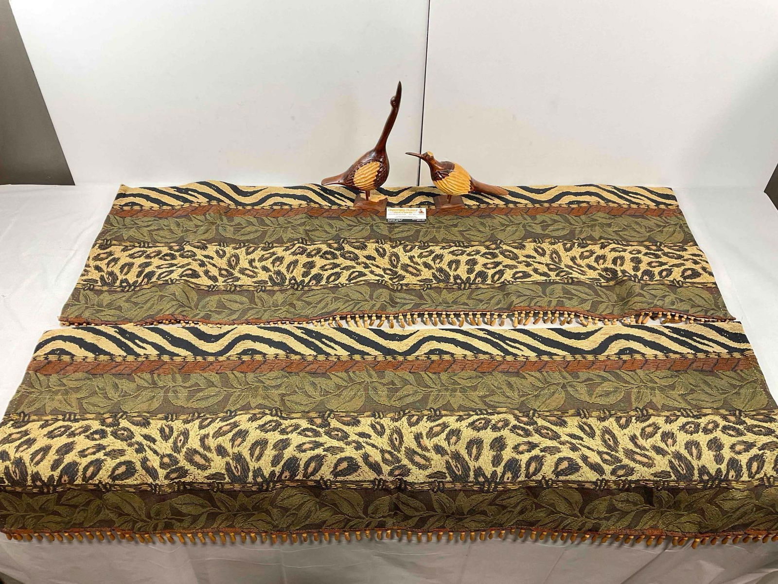 4 pcs Collectible Assortment, incl. 2x Jamaican Carved Wooden Birds & 2x Beaded Textiles.: 4 pcs Collectible Assortment, incl. 2x Jamaican Carved Wooden Birds & 2x Beaded Textiles. Minor wear indicative of age, condition is otherwise very good. Measures 4" x 5" x 12" DM-5550 