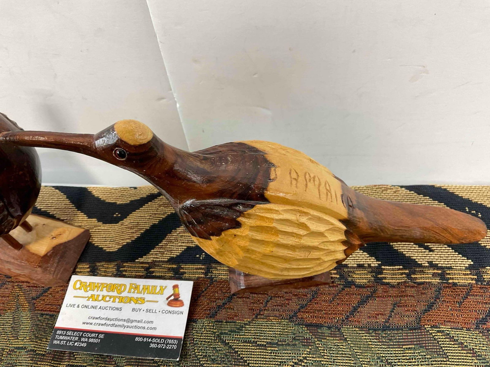 4 pcs Collectible Assortment, incl. 2x Jamaican Carved Wooden Birds & 2x Beaded Textiles. - 3