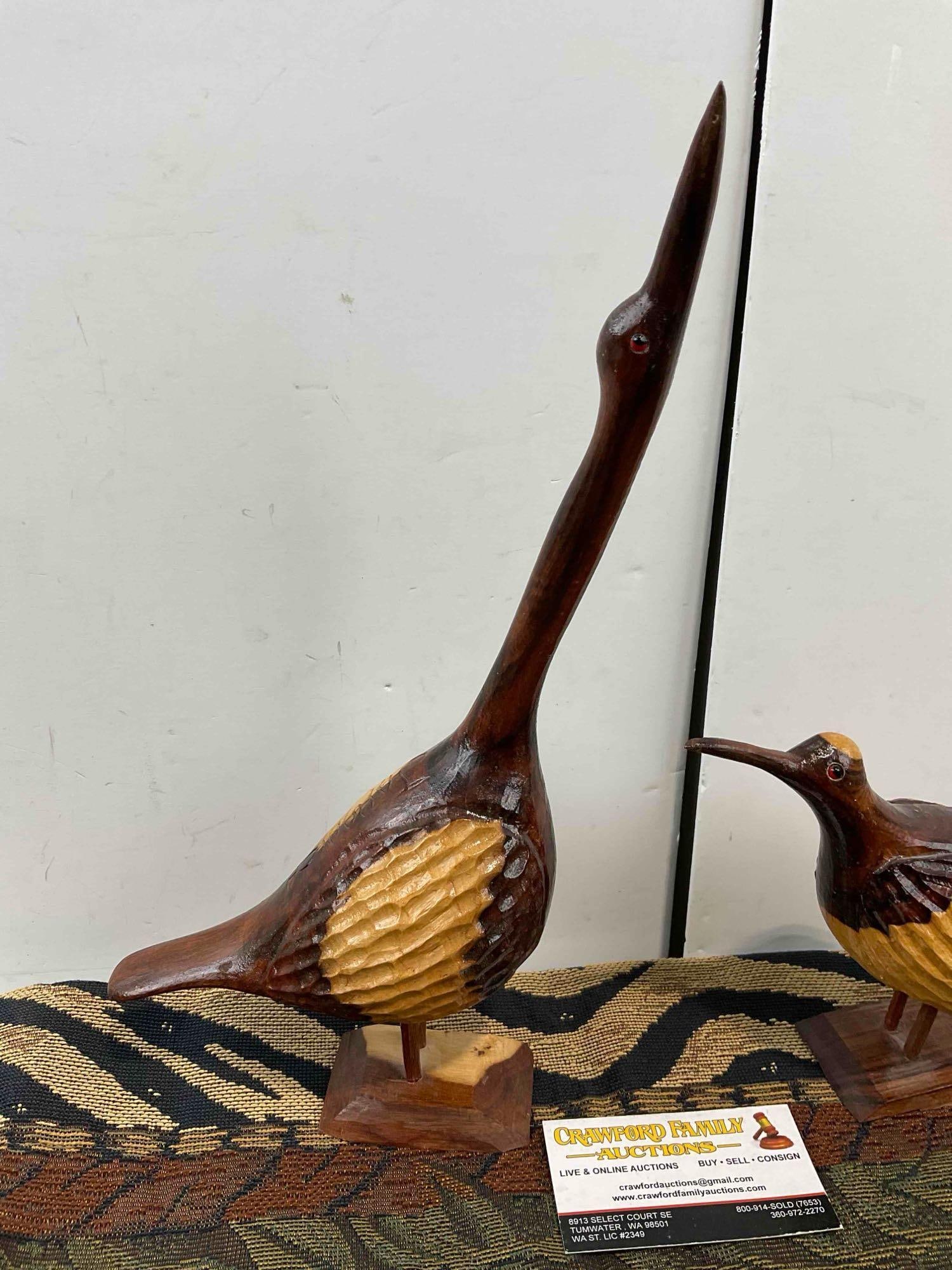 4 pcs Collectible Assortment, incl. 2x Jamaican Carved Wooden Birds & 2x Beaded Textiles. - 4