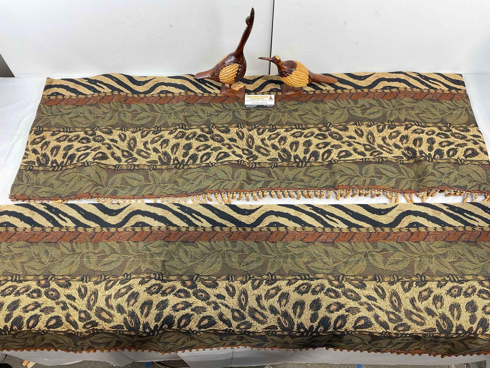 4 pcs Collectible Assortment, incl. 2x Jamaican Carved Wooden Birds & 2x Beaded Textiles. - 5