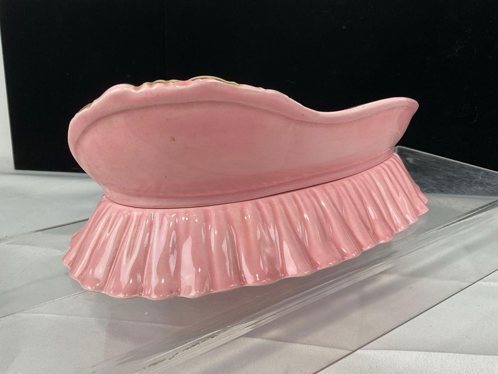 Vintage 1952 Mallory Ceramic Studio Pink Chaise Lounge shaped Trinket Box, Pink & Gilt Porcelain - 3