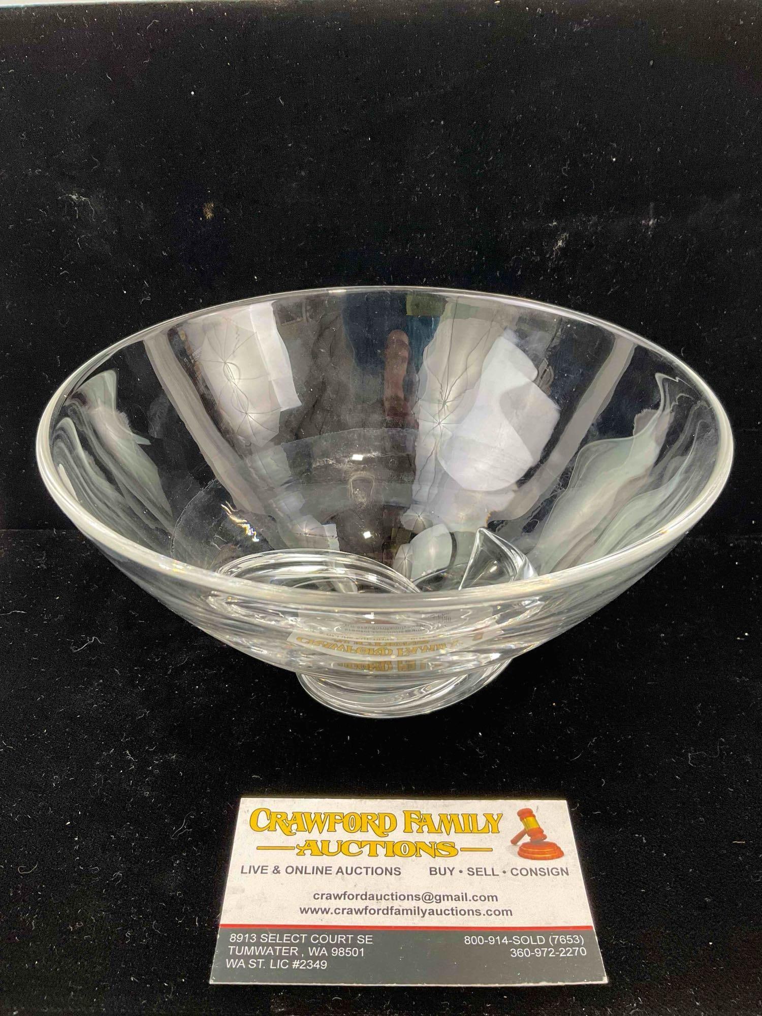 Vintage Lovely Steuben Crystal Spiral Glass Bowl. Very Good Condition. See pics.: Vintage Lovely Steuben Crystal Spiral Glass Bowl. Very Good Condition. Very small chip on bottom, condition is otherwise very good. Signed on bottom. Measures 7" x 7" x 4" DM-5550 