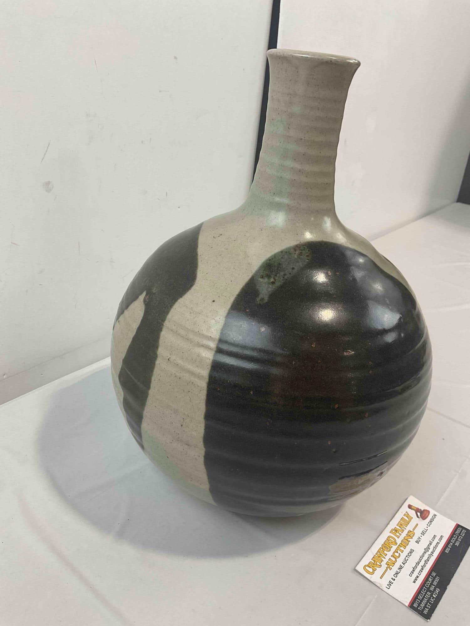 Vintage Grey & Black Glazed Ceramic Urn Vase. Signed by Artist LG. Excellent Condition. See pics. - 3