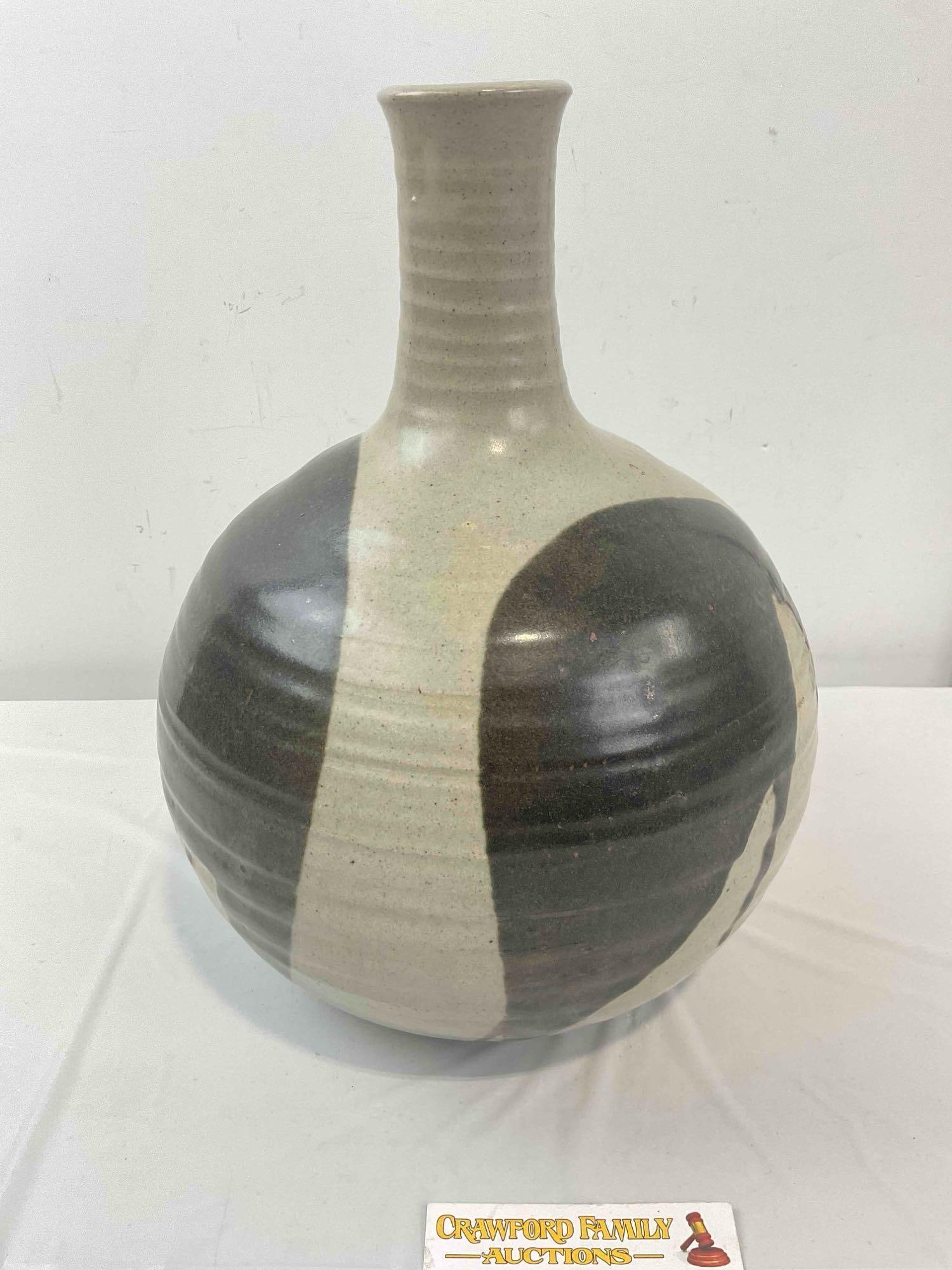 Vintage Grey & Black Glazed Ceramic Urn Vase. Signed by Artist LG. Excellent Condition. See pics. - 4