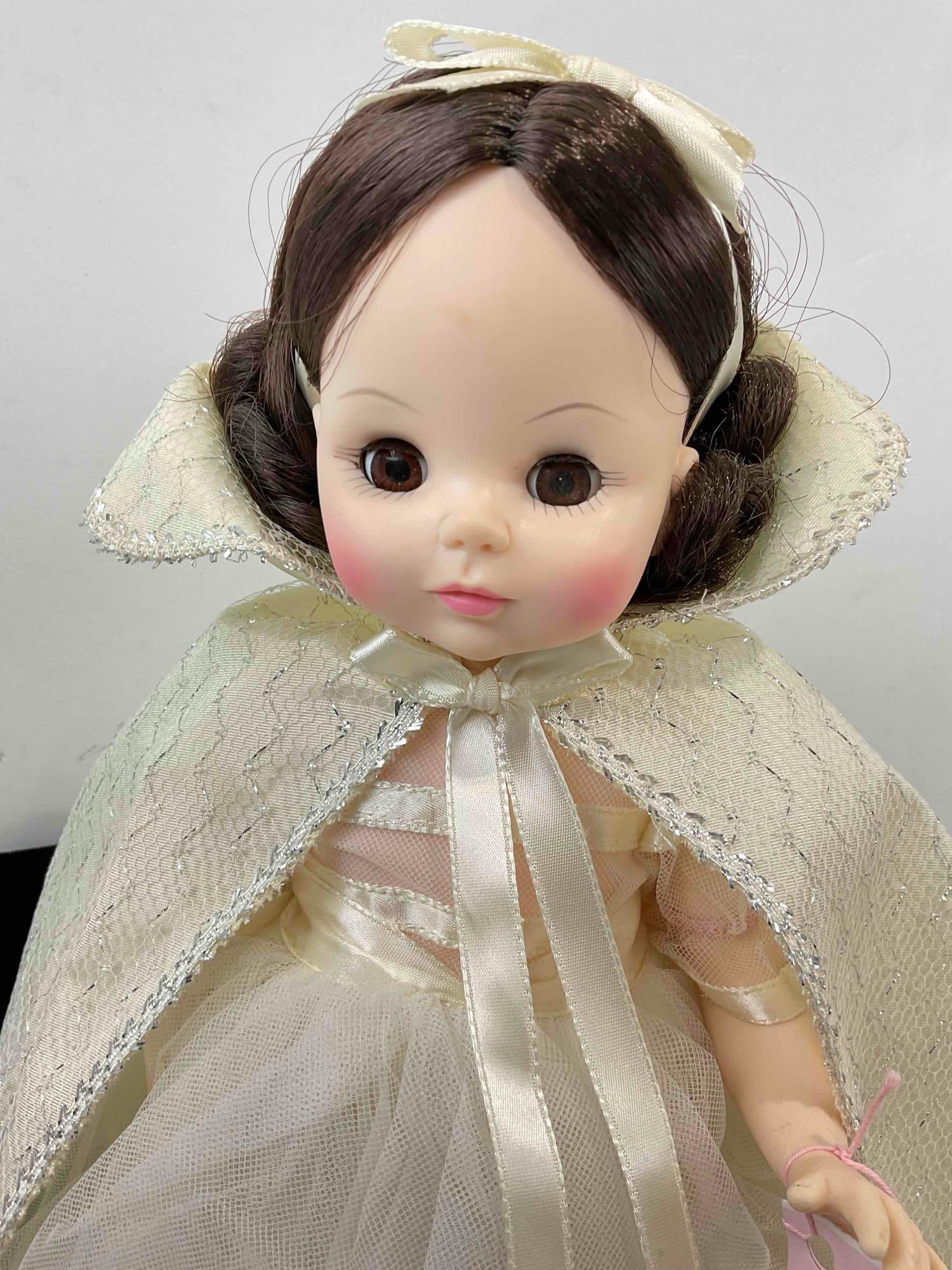 Vintage Madame Alexander Plastic Snow White Doll w/ Stand & Tag. Very Good Condition. - 6