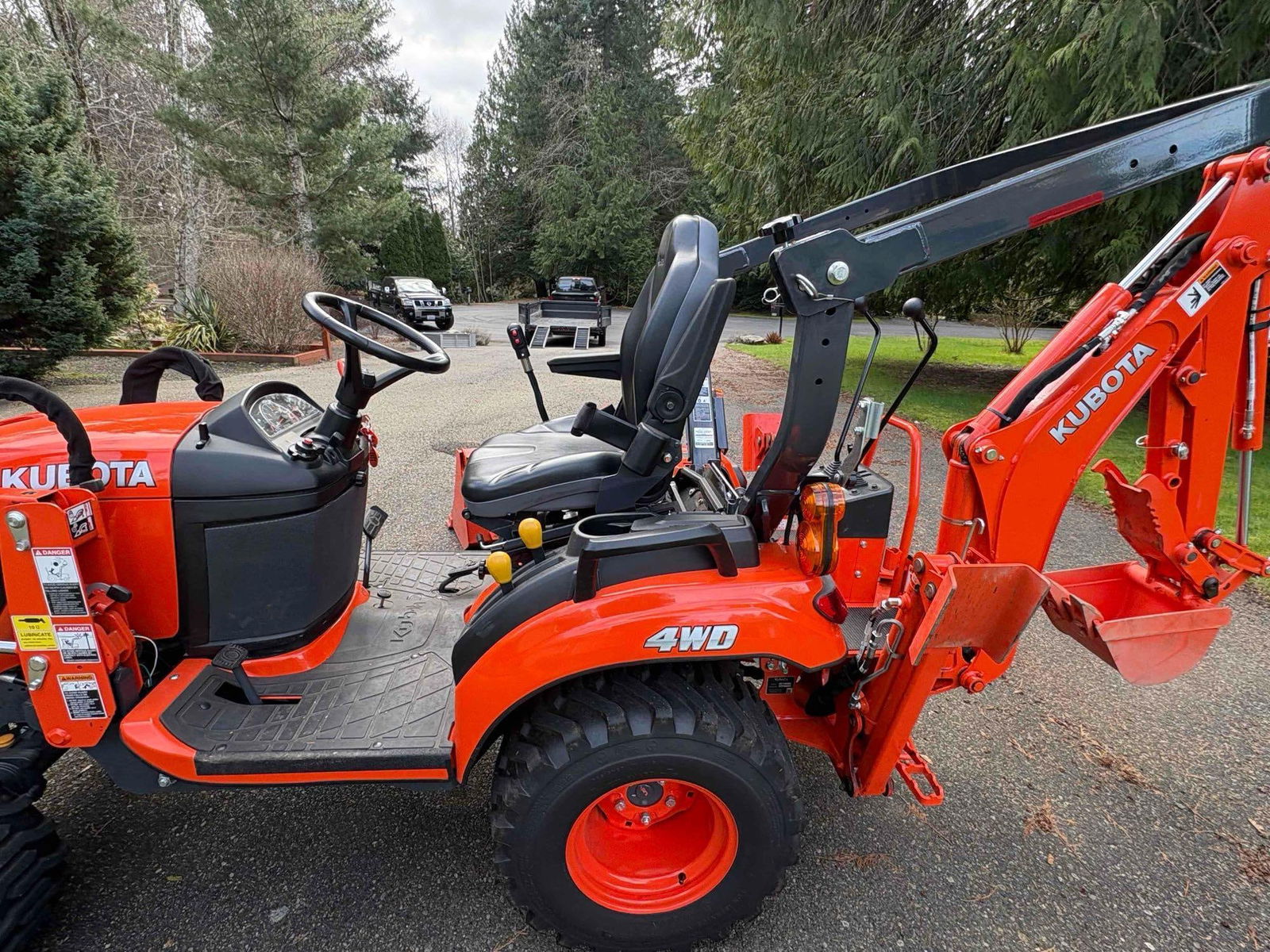 Like New 2021 Kubota BX2SLSB-R 4WD W/ Loader, Pallet forks, Backhoe, & LP Claw Grapples only 137.9 - 7