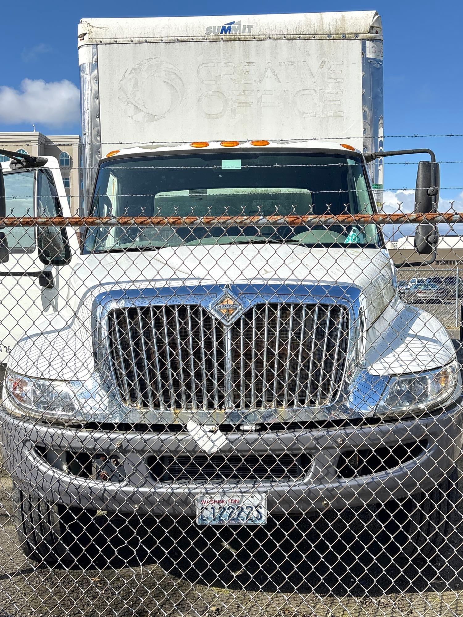 2015 International 26 straight truck with the Maxx force engine 182302 Miles needs work - 17
