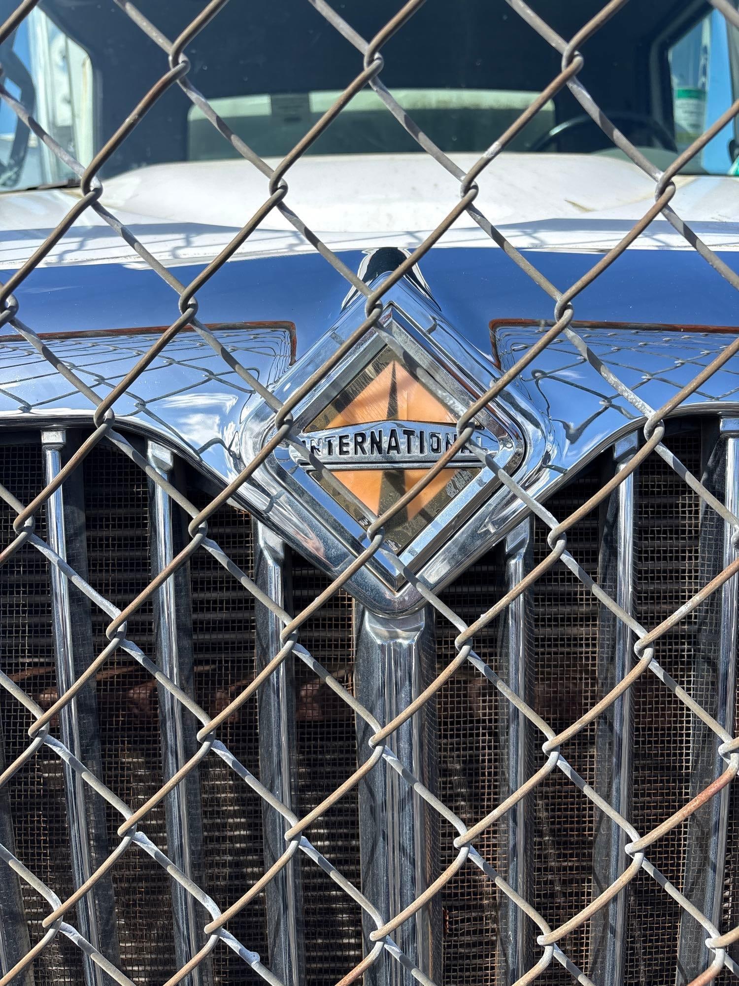 2015 International 26 straight truck with the Maxx force engine 182302 Miles needs work - 18