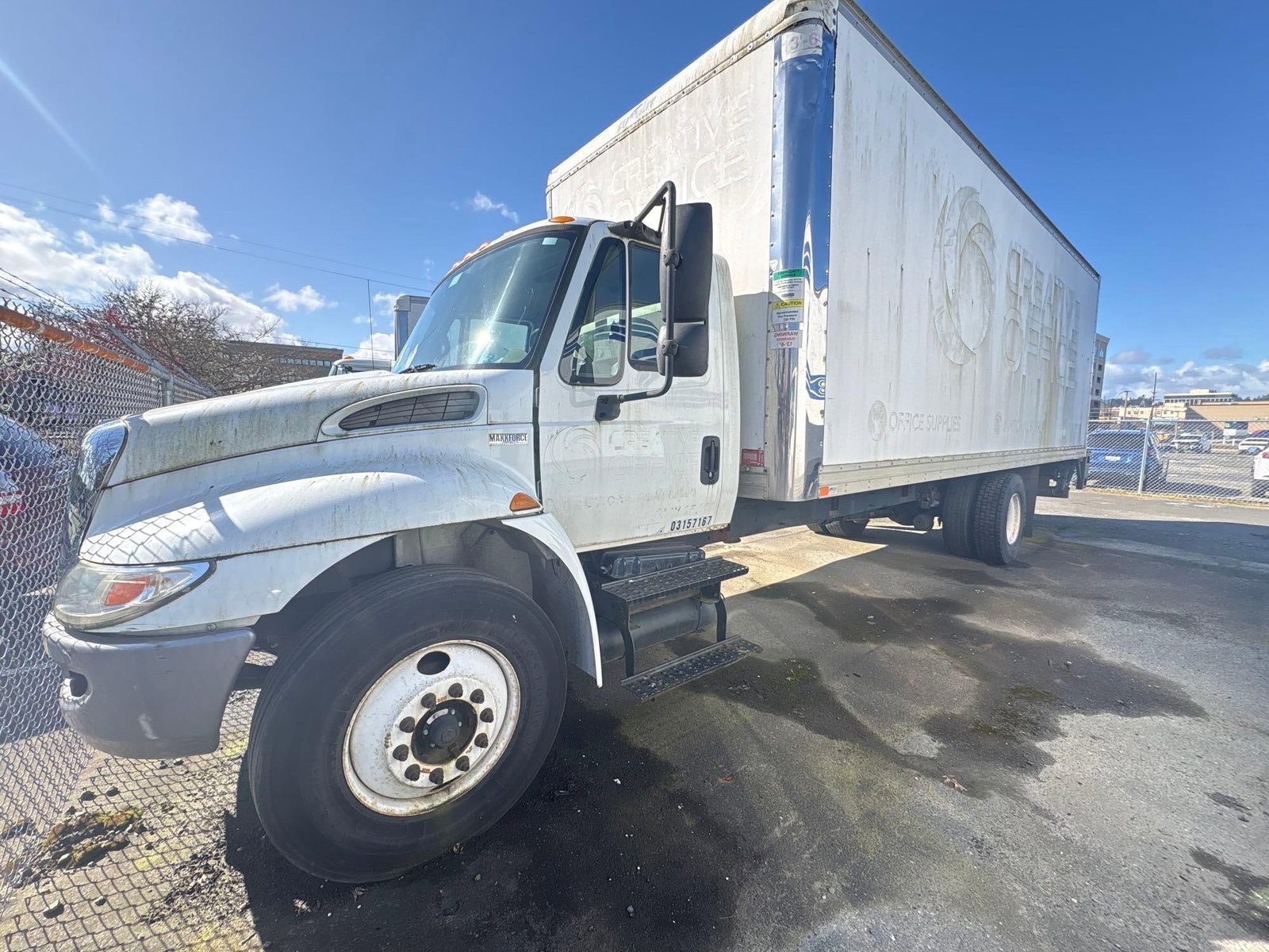 2015 International 26 straight truck with the Maxx force engine 182302 Miles needs work - 2