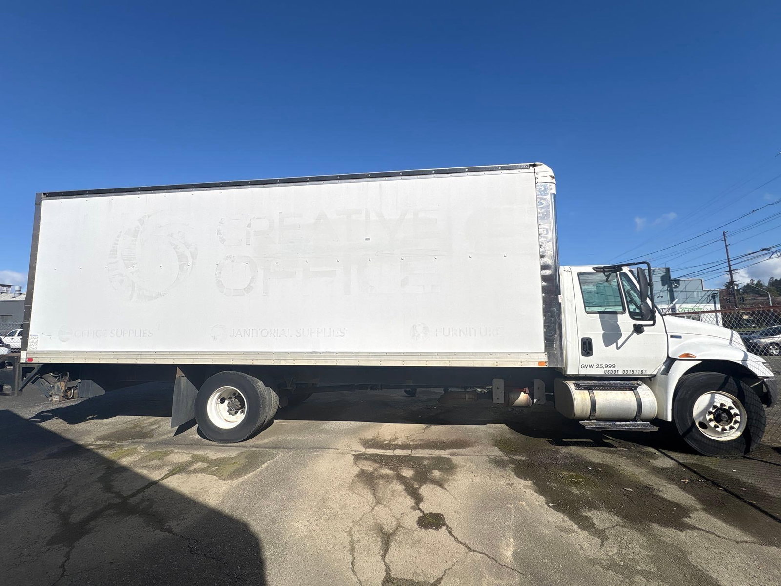 2015 International 26 straight truck with the Maxx force engine 182302 Miles needs work - 6