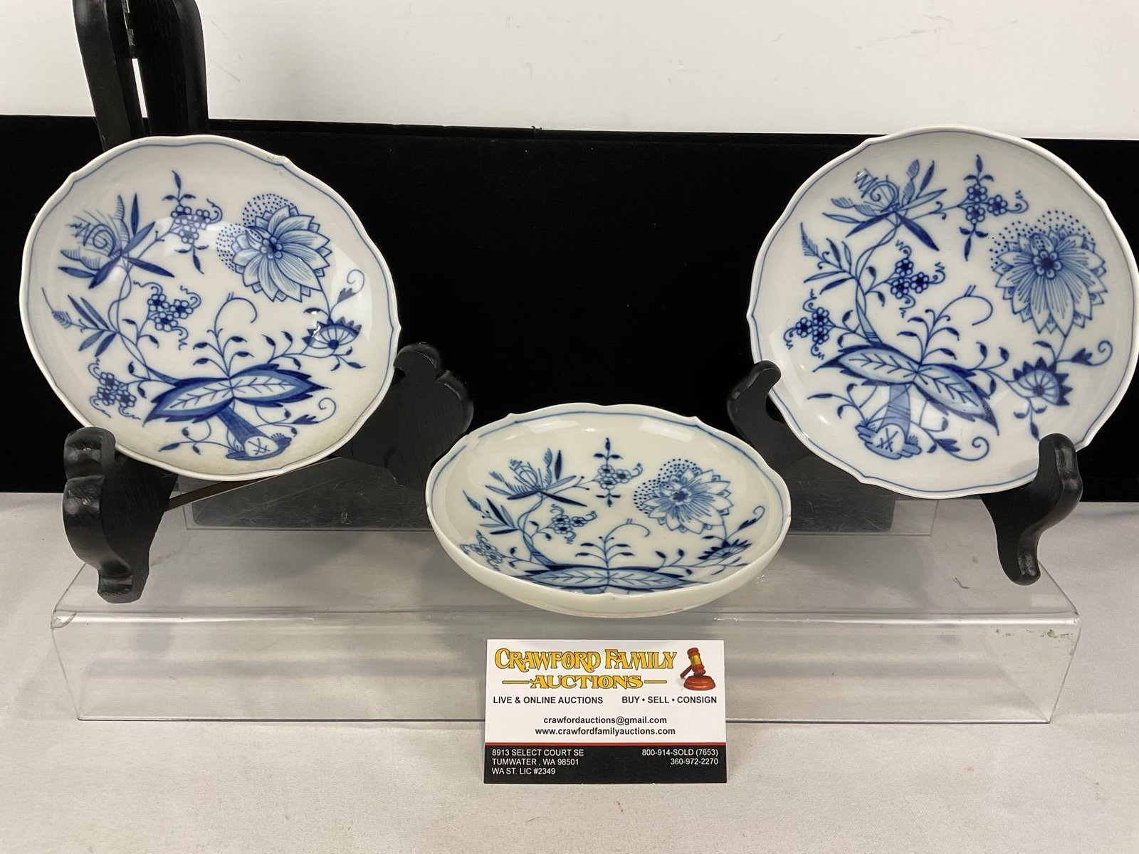 3 Small Bowls, Meissen Porcelain Blue Onion pattern, 3h x 7w x 7d inches: Appears to be in good shape. The piece measures approx 3h x 7w x 7d inches. See pics. E-5520 