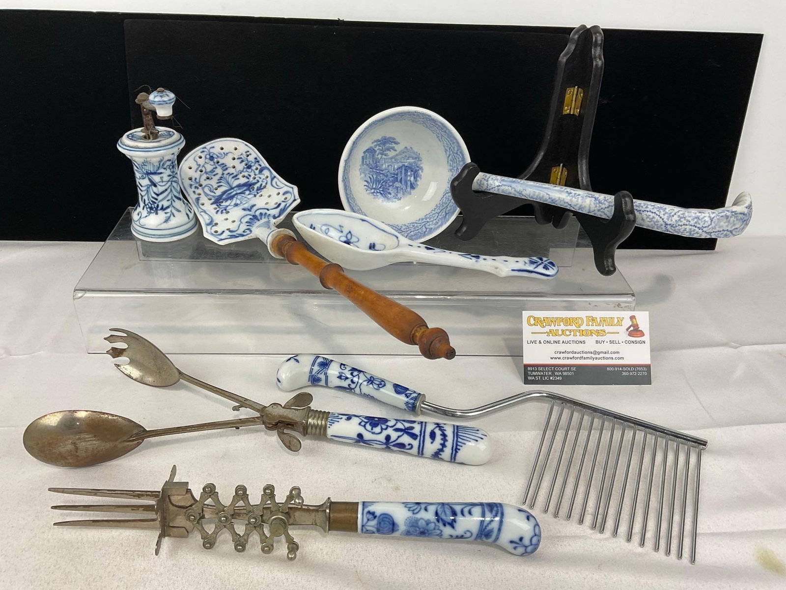 Delft Blue/White Pattern Porcelain Kitchen Utensils, Tongs/Serving Fork, Ladle, Spatula, Pepper M...: Appears to be in good shape. The piece measures approx 4h x 13w x 9d inches. See pics. E-5520 