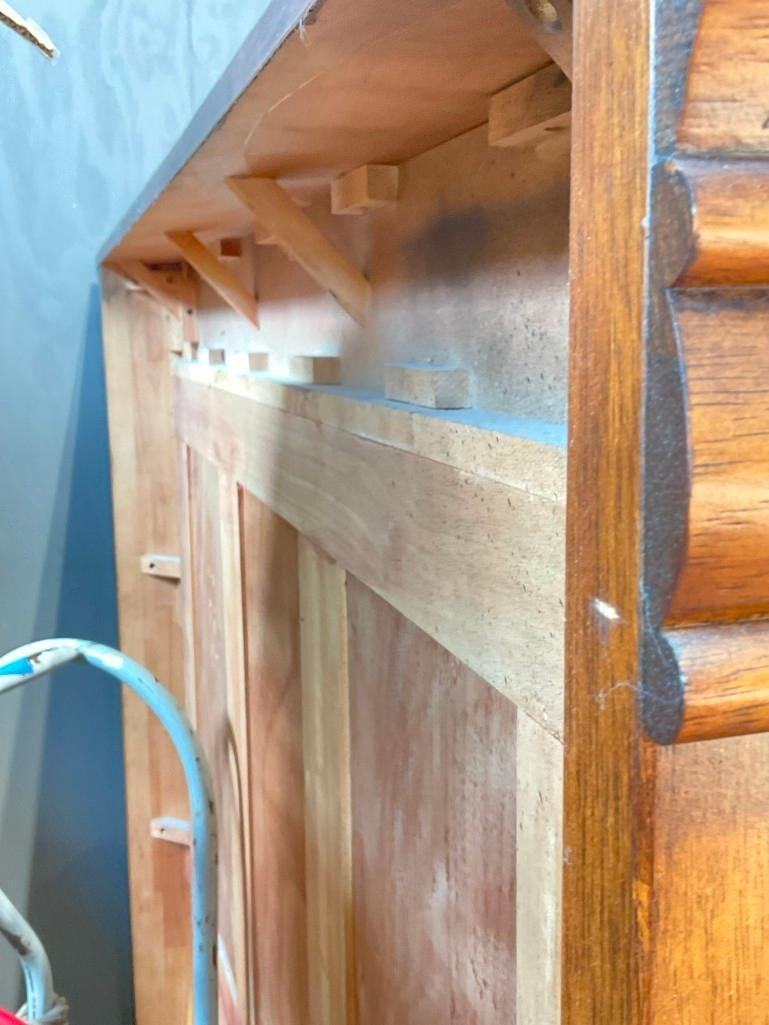 Klaussner "Dick Idol" Cherry and Maple finish two tone Queen rustic bed frame - 5