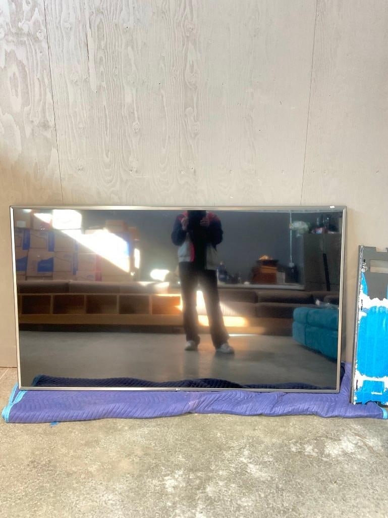 LG 75-inch 4K UHD Smart LED TV LG75UN8570AUD w/ mount in good condition: From approx 2020, features HDR support, bluetooth, etc no obvious damage, was previously hung in the estate until recently and had limited use. JC-5600 *Freight Required if shipped, Buyer