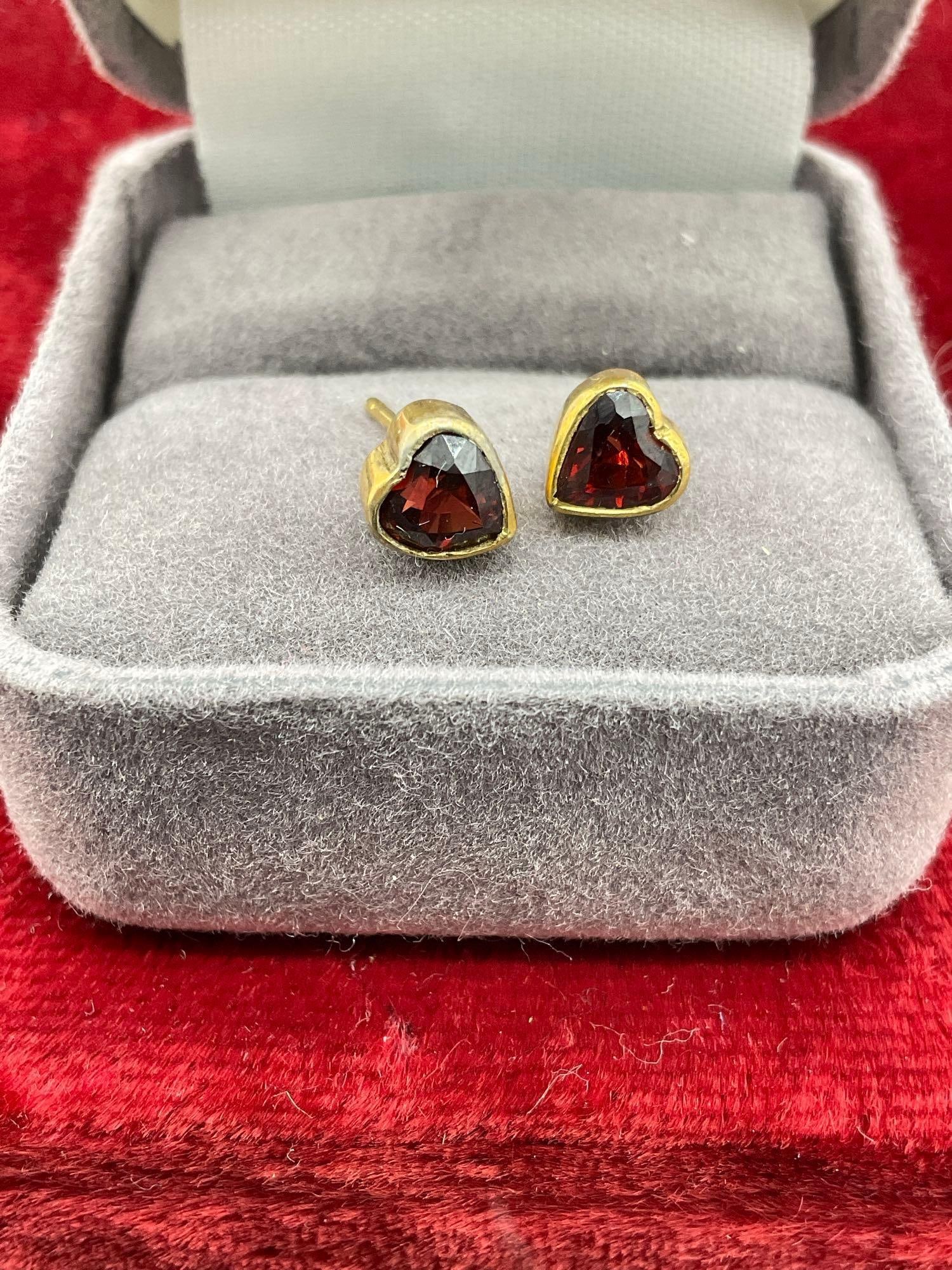 pair of 10k gold post heart shaped ruby earrinings 1.09 grams - 2