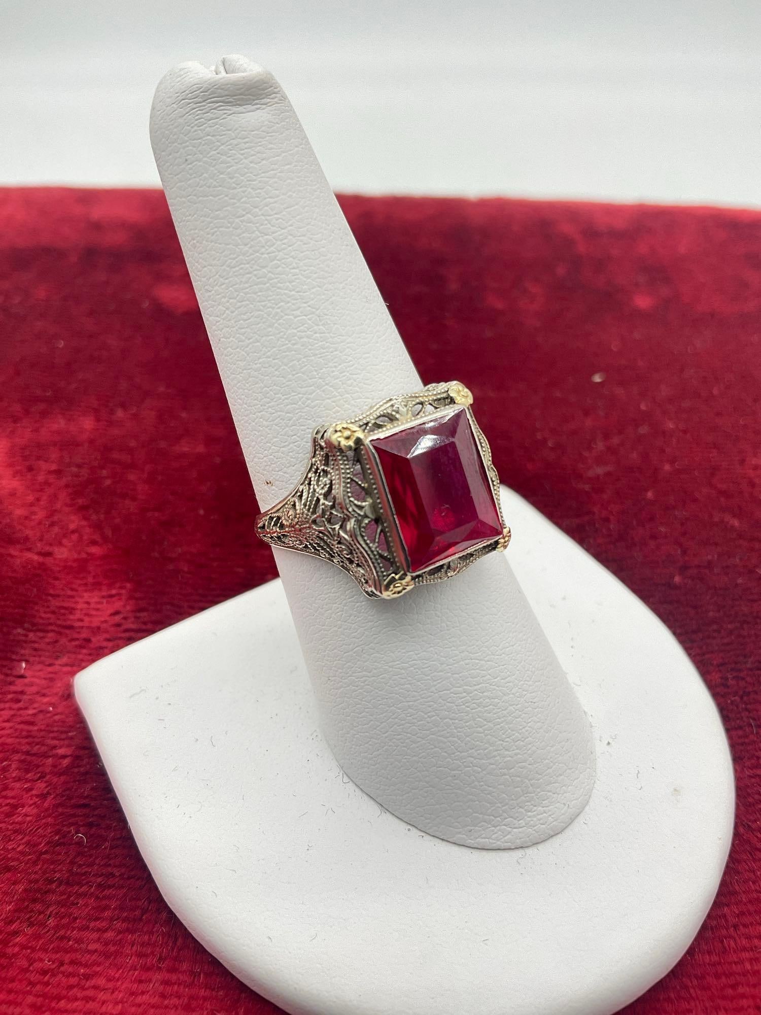 Vintage / Antique 14k White Gold Filigree ring w/ approx. 1.5 to 2ct Ruby tone setting Sz8 / 3.43 - 2