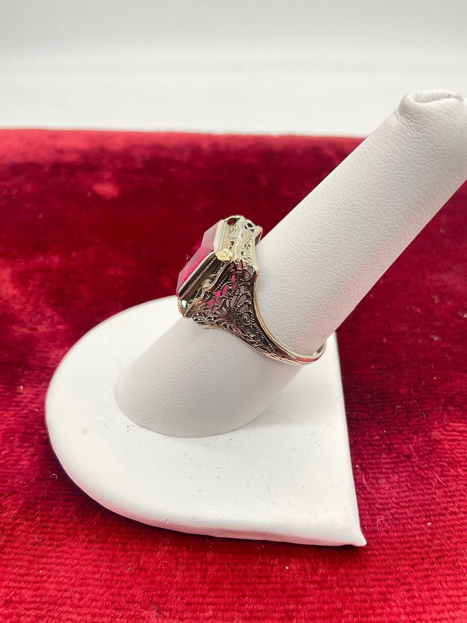 Vintage / Antique 14k White Gold Filigree ring w/ approx. 1.5 to 2ct Ruby tone setting Sz8 / 3.43 - 3