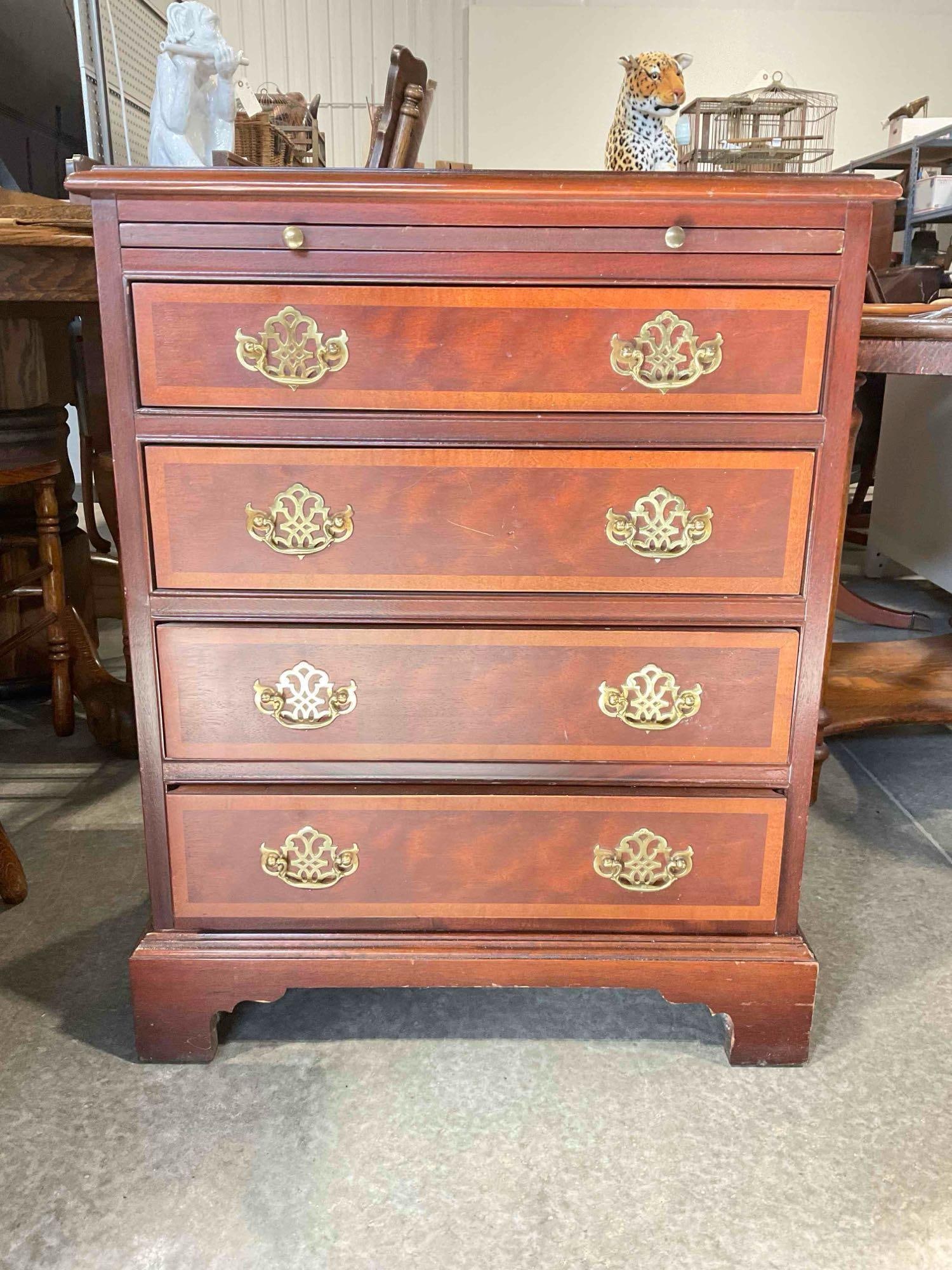 American Masterpiece Collection by Hickory, Mahogany w Cherry Veneer Wood 4-Drawer Dresser w/ Tray. (1 of 8)