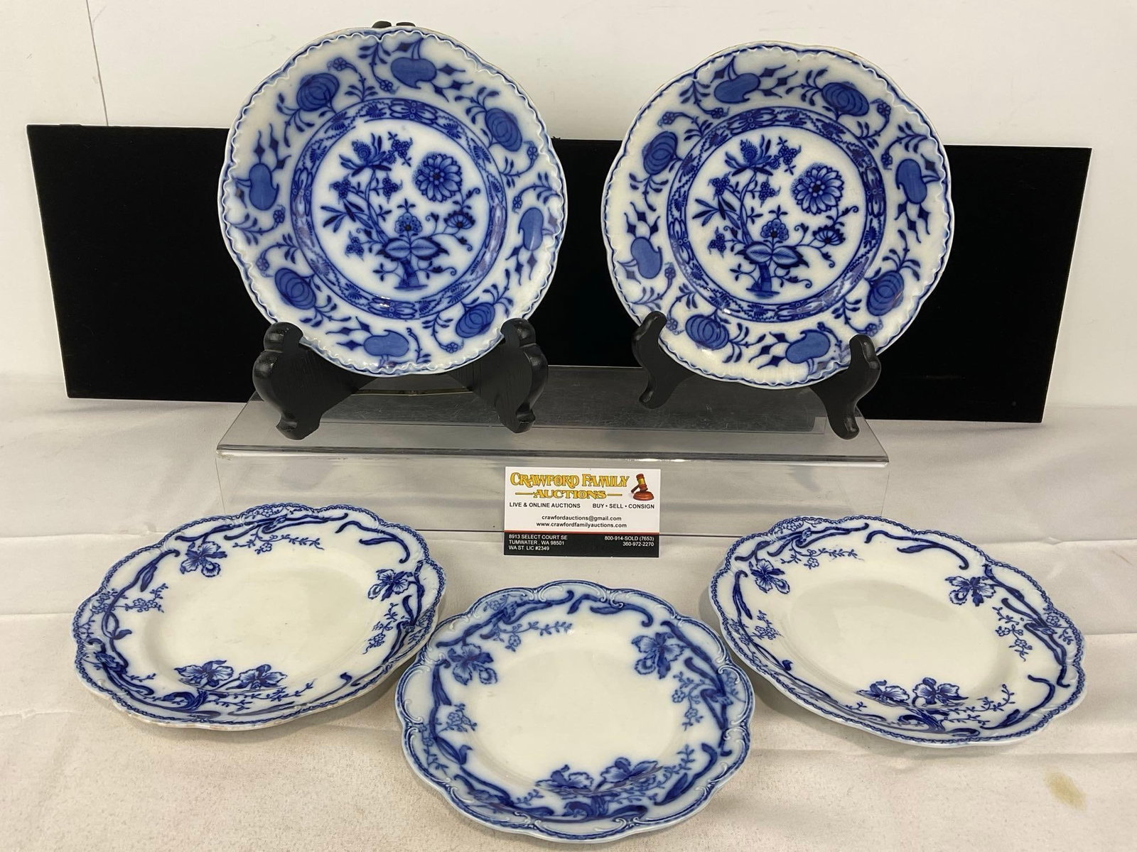 5 pieces of Delmonte pattern Johnson Bros Porcelain China, Blue Onion Pattern Transferware: Appears to be in good shape, some adhesive left on the backs of the plates. The piece measures approx 3h x 9w x 9d inches. See pics. E-5520 