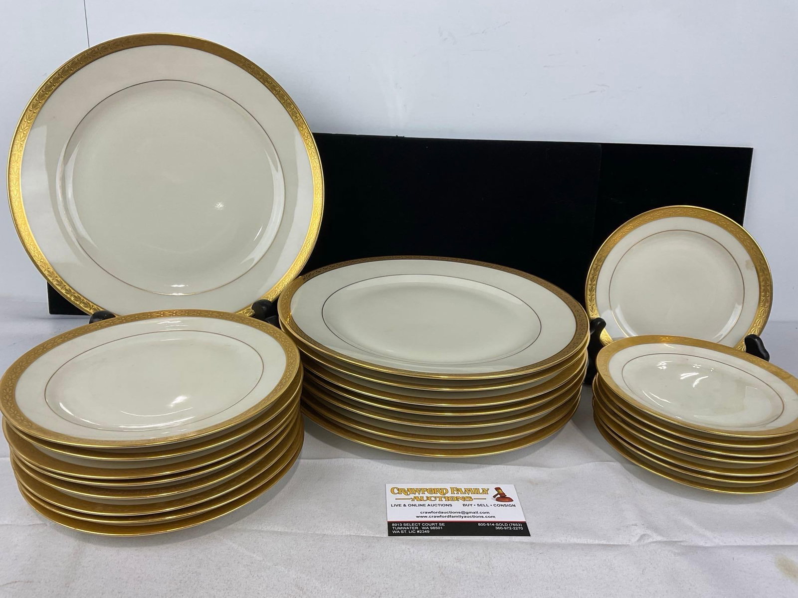 KPM Royal Ivory Germany Laurel Pattern China, 30 plates, 10 Dinner, 10 Lunch, 10 Bread & Butter (1 of 5)