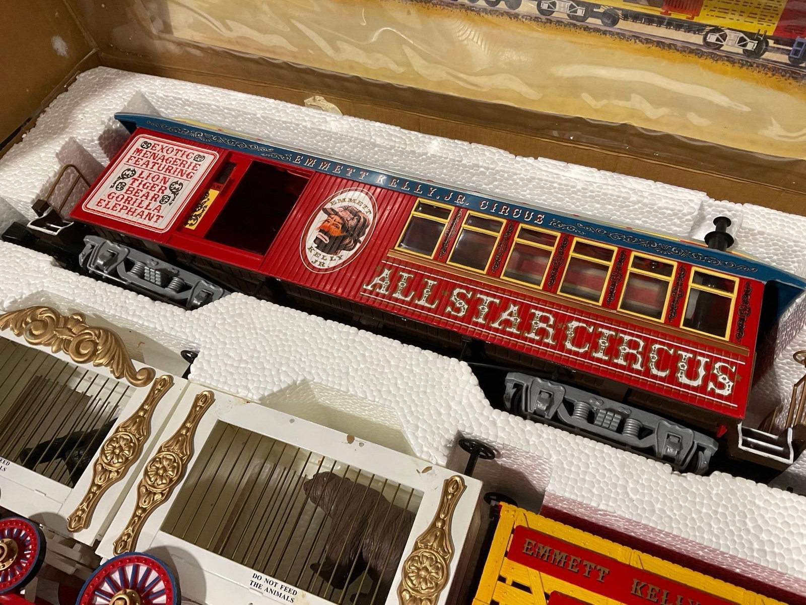 Bachmann Emmett Kelly Jr Circus Train the Ringmaster Train Set in original box 26h x 33w x 8d inc... - 7